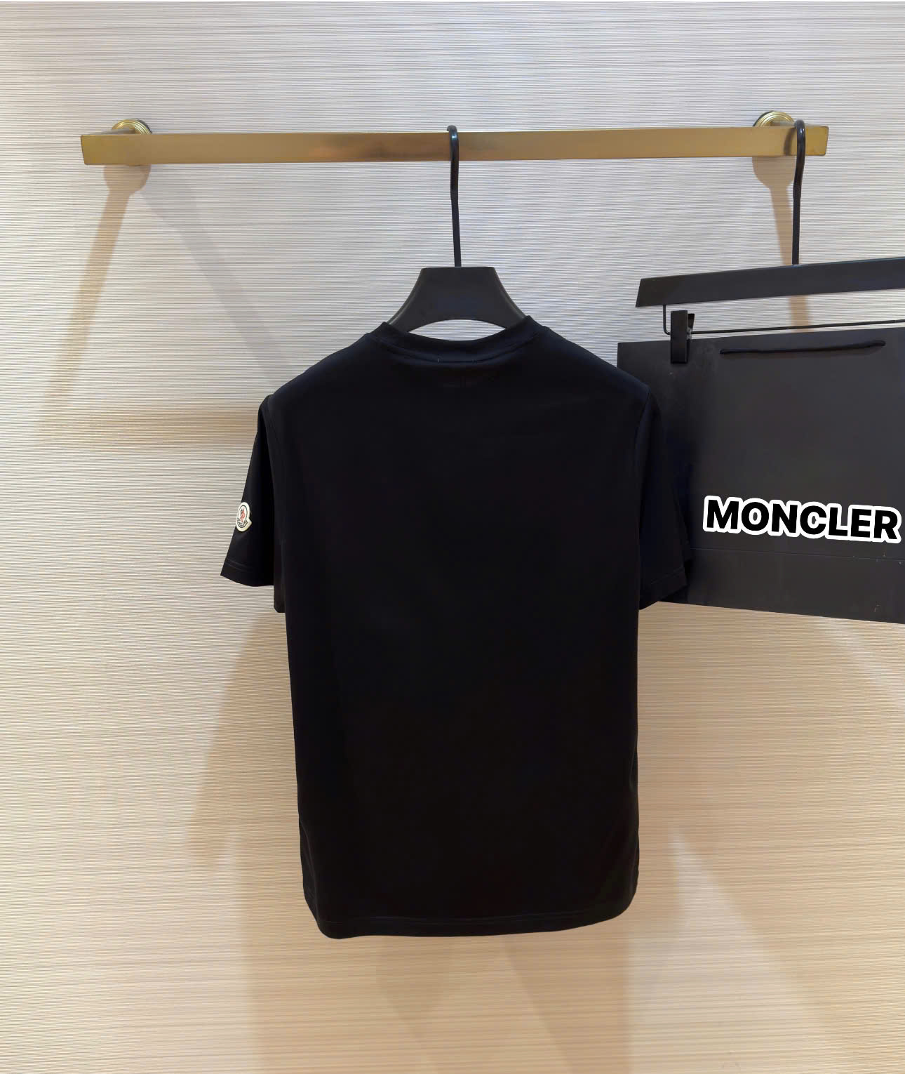Áo phông T-shirt Moncler M trơn logo ngực Like Auth on web DDT