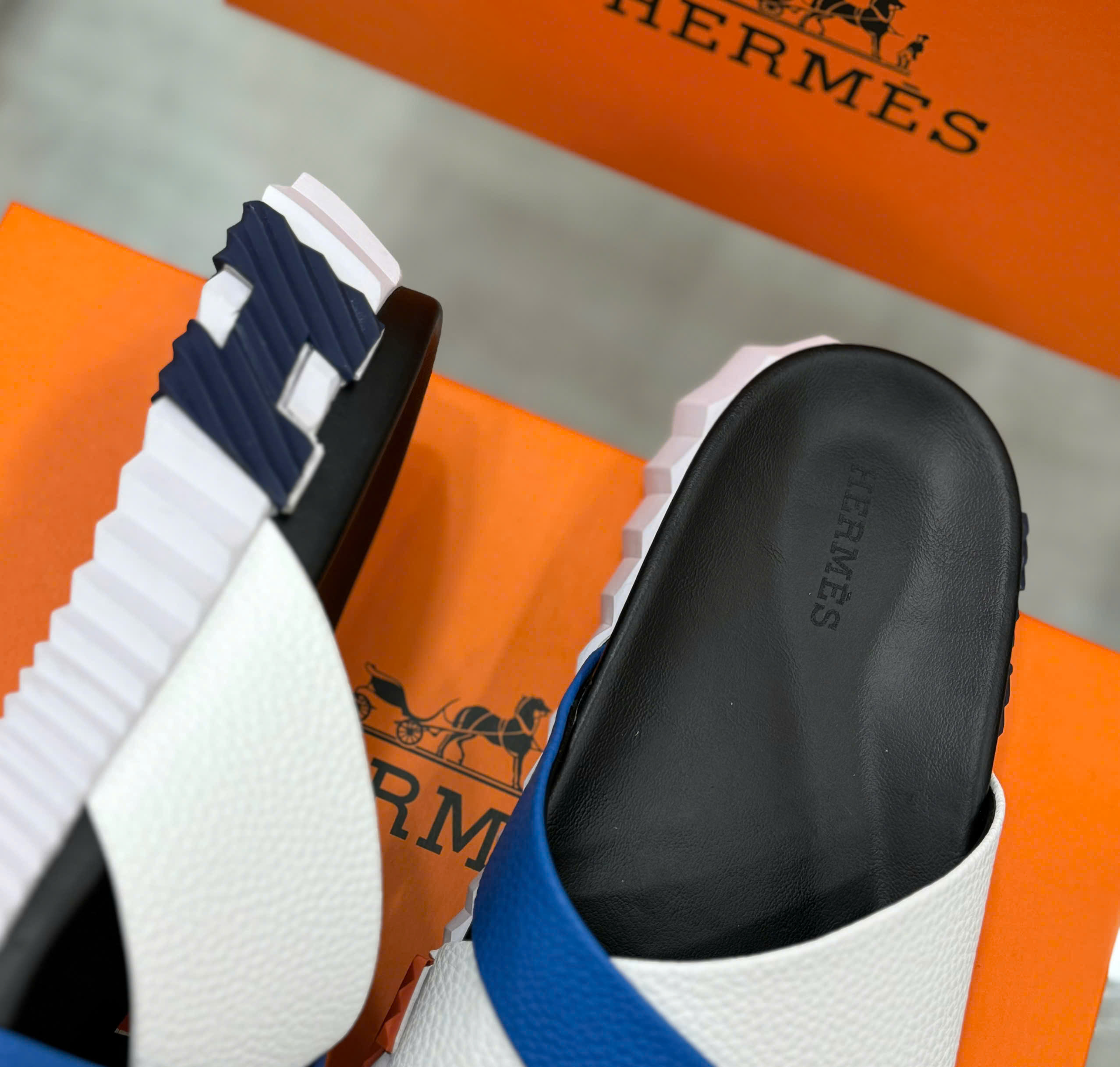 Dép lê quai chéo Hermes HM Trắng phối Xanh check đế Like Auth on web fullbox bill thẻ DDT