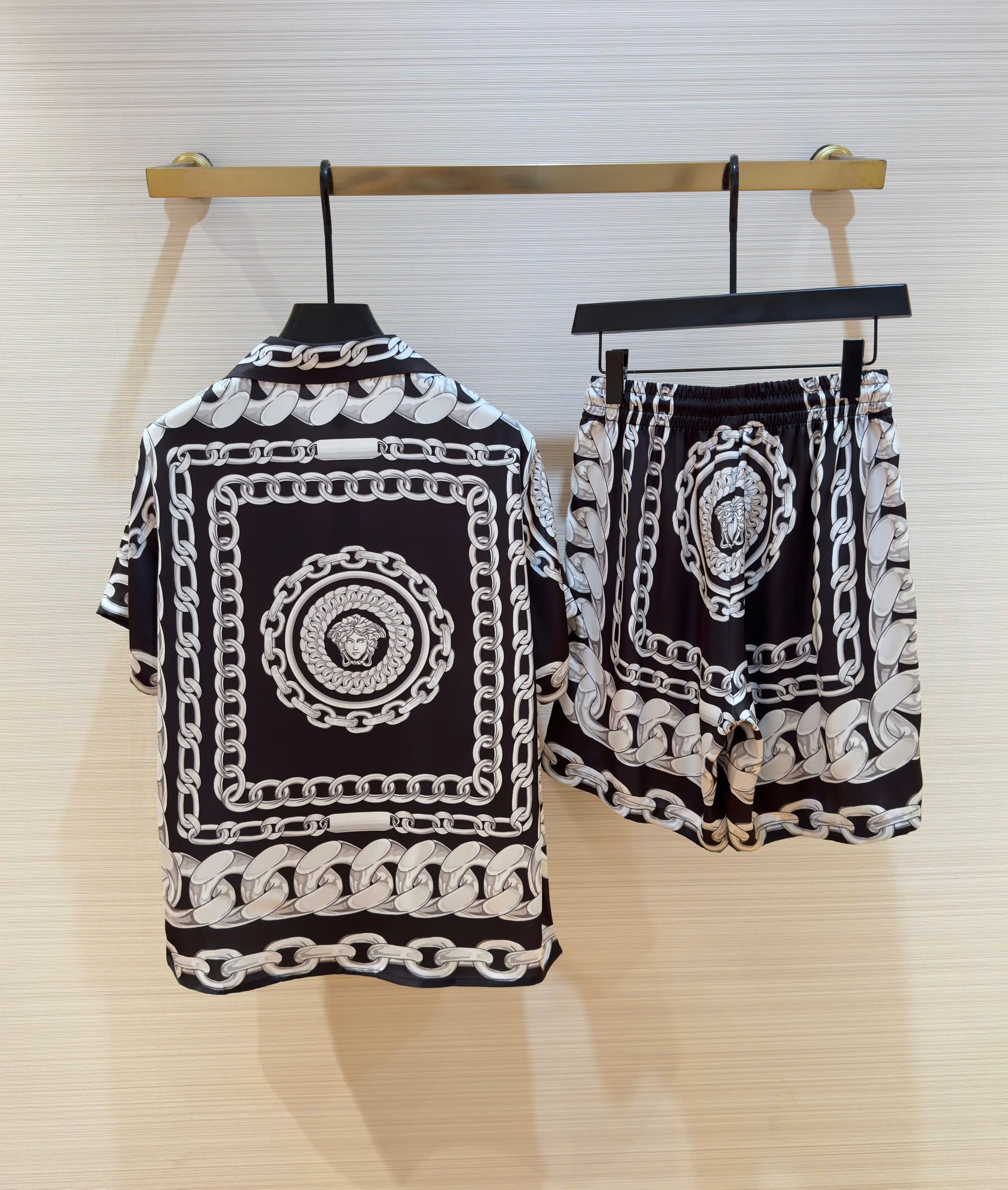 Bộ, Set hè lụa Versace VS Đen họa tiết logo dây xích Like Auth on web DDT