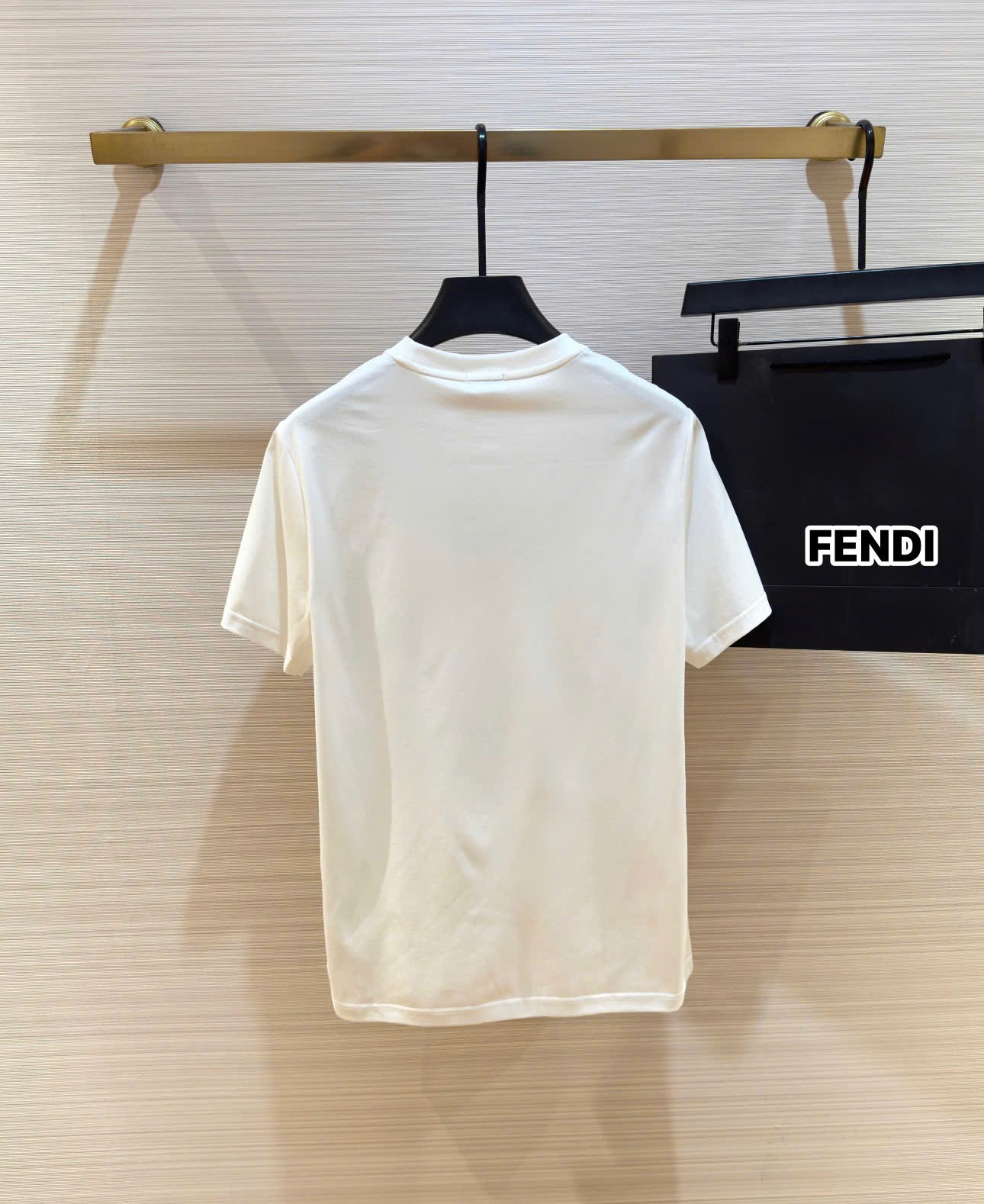 Áo phông T-shirt Fendi FF logo tag vuông Vàng ngực Like Auth on web DDT