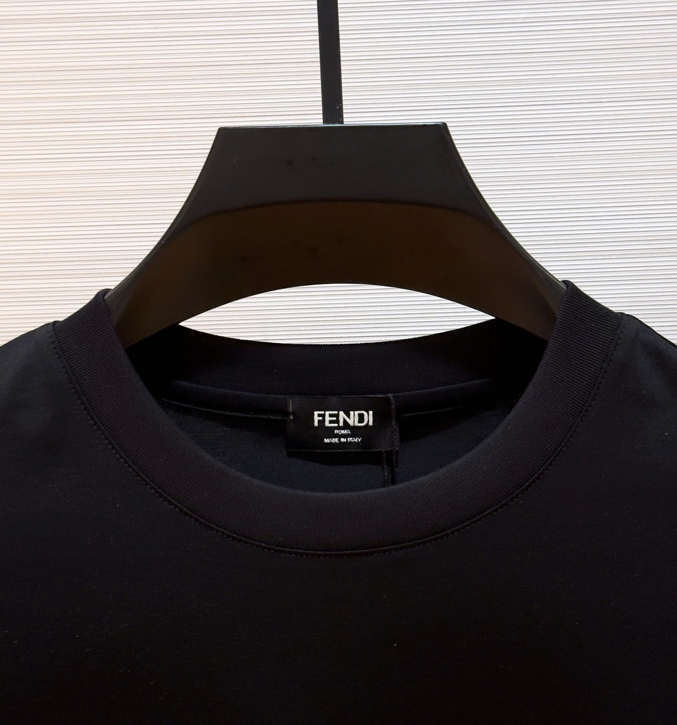 Áo phông T-shirt Fendi FF logo tag vuông Vàng ngực Like Auth on web DDT