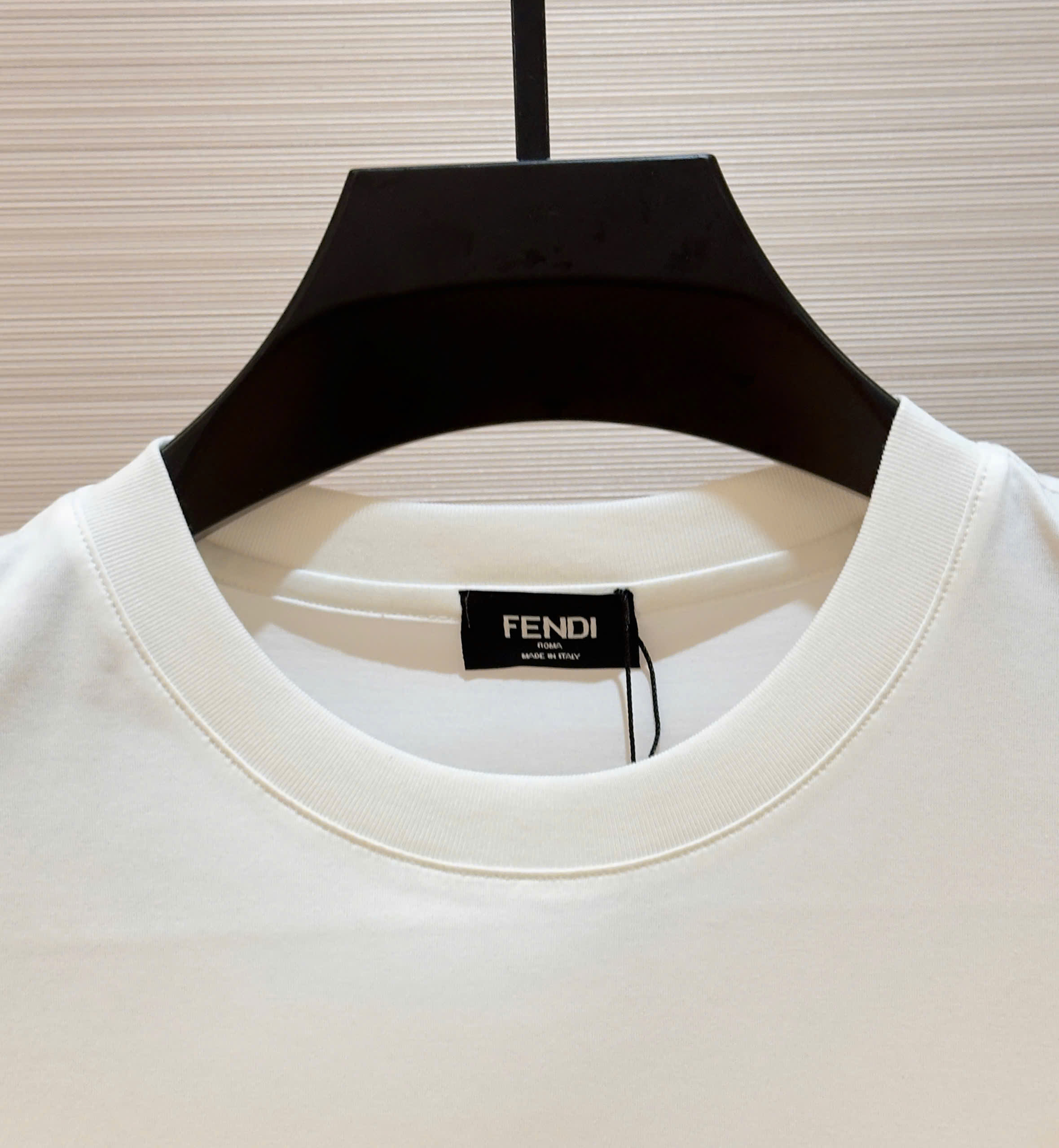 Áo phông T-shirt Fendi FF logo tag vuông Vàng ngực Like Auth on web DDT