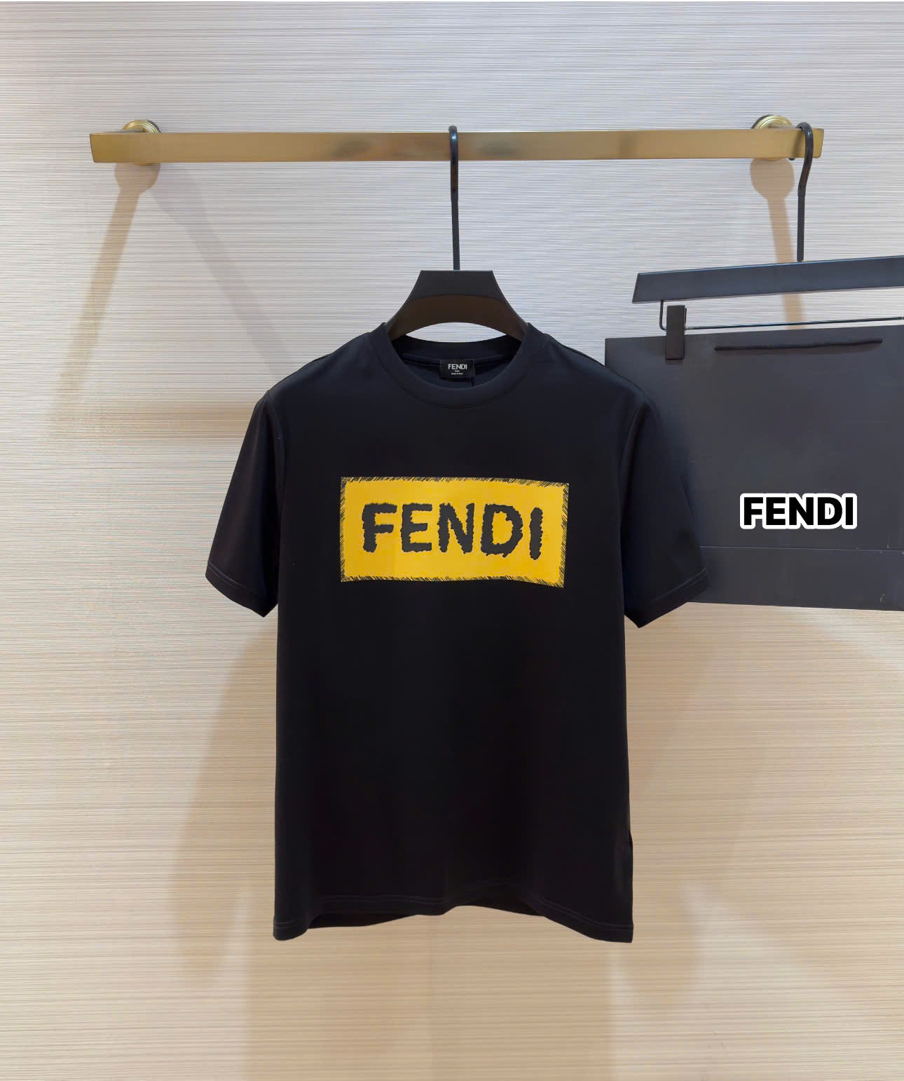 Áo phông T-shirt Fendi FF logo tag vuông Vàng ngực Like Auth on web DDT