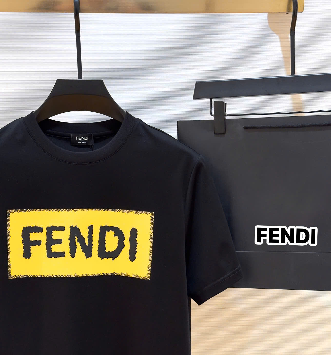 Áo phông T-shirt Fendi FF logo tag vuông Vàng ngực Like Auth on web DDT