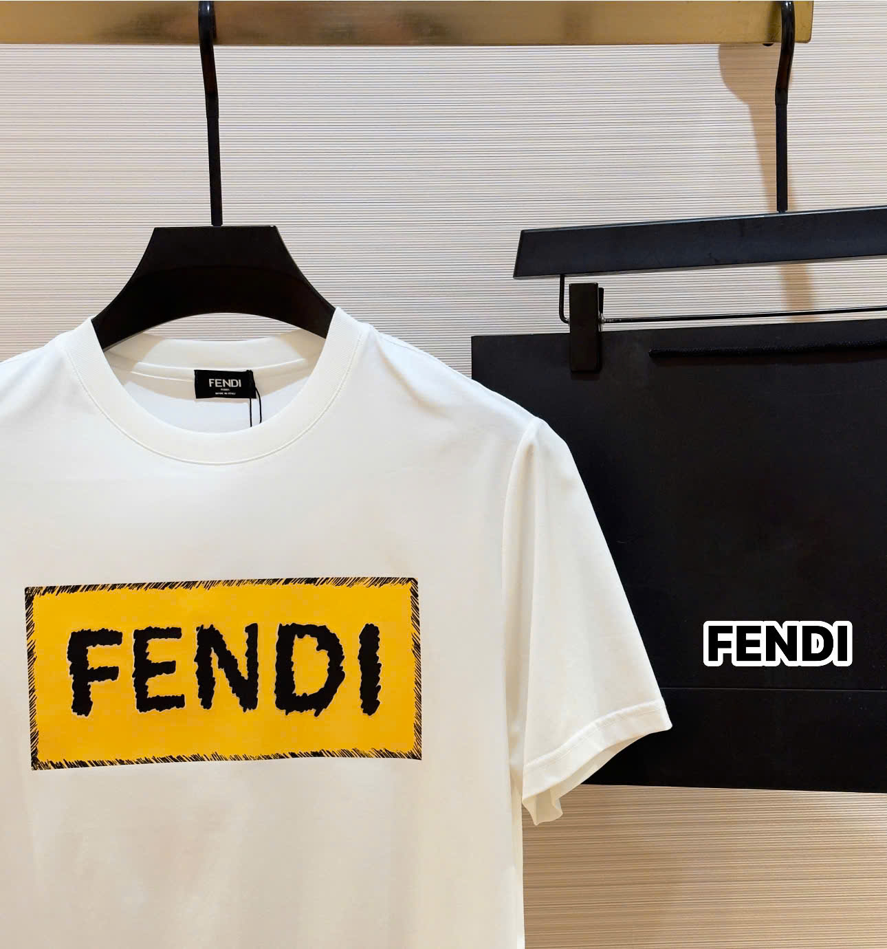 Áo phông T-shirt Fendi FF logo tag vuông Vàng ngực Like Auth on web DDT