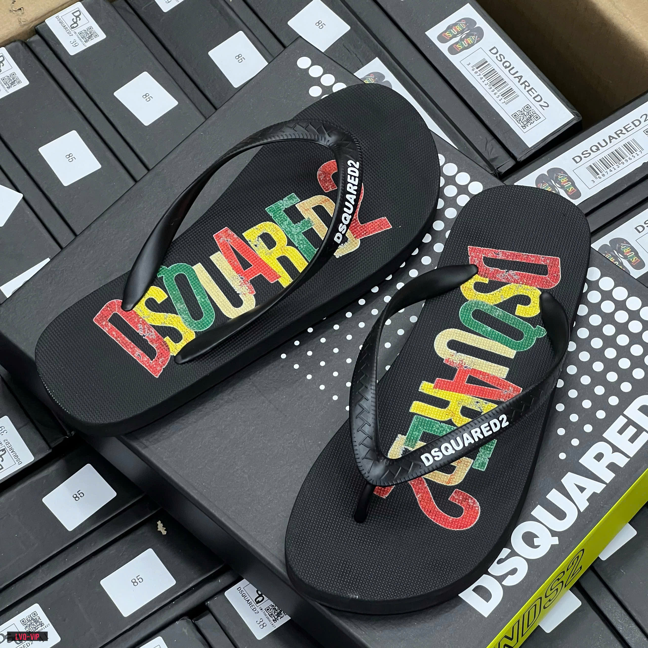 Dép tông, xỏ ngón Dsquared2 DSQ2 họa tiết chữ màu sắc Like Auth on web fullbox bill thẻ LVQ