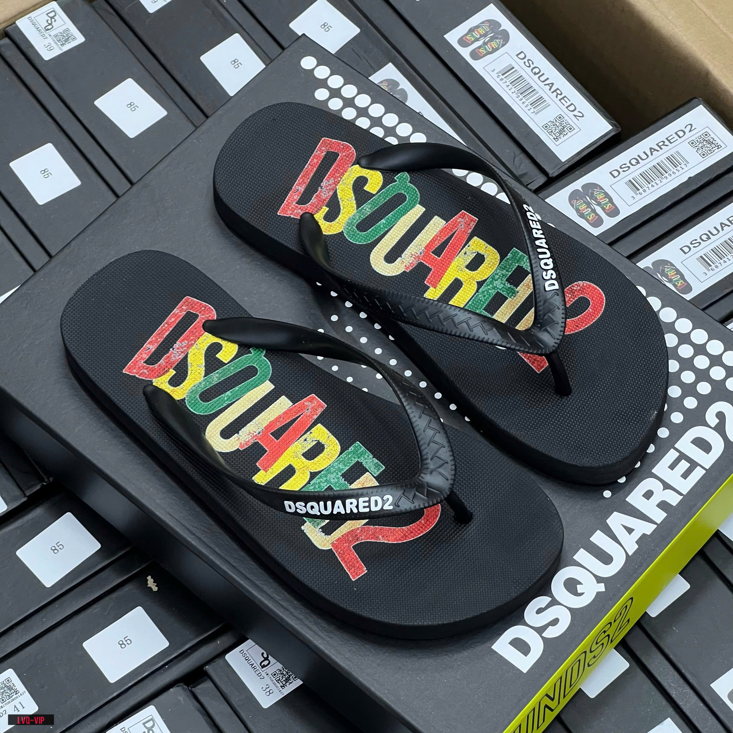 Dép tông, xỏ ngón Dsquared2 DSQ2 họa tiết chữ màu sắc Like Auth on web fullbox bill thẻ LVQ