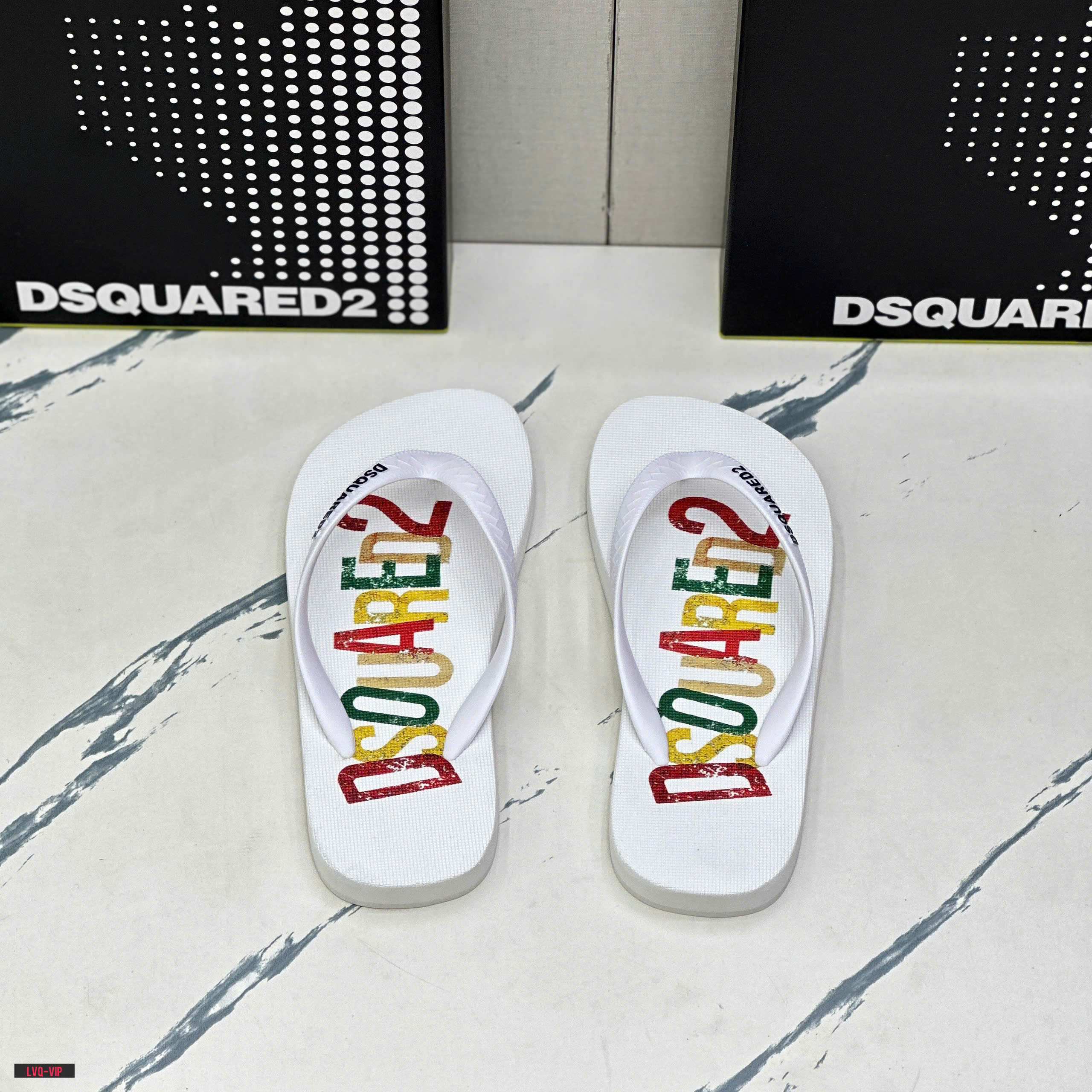 Dép tông, xỏ ngón Dsquared2 DSQ2 họa tiết chữ màu sắc Like Auth on web fullbox bill thẻ LVQ