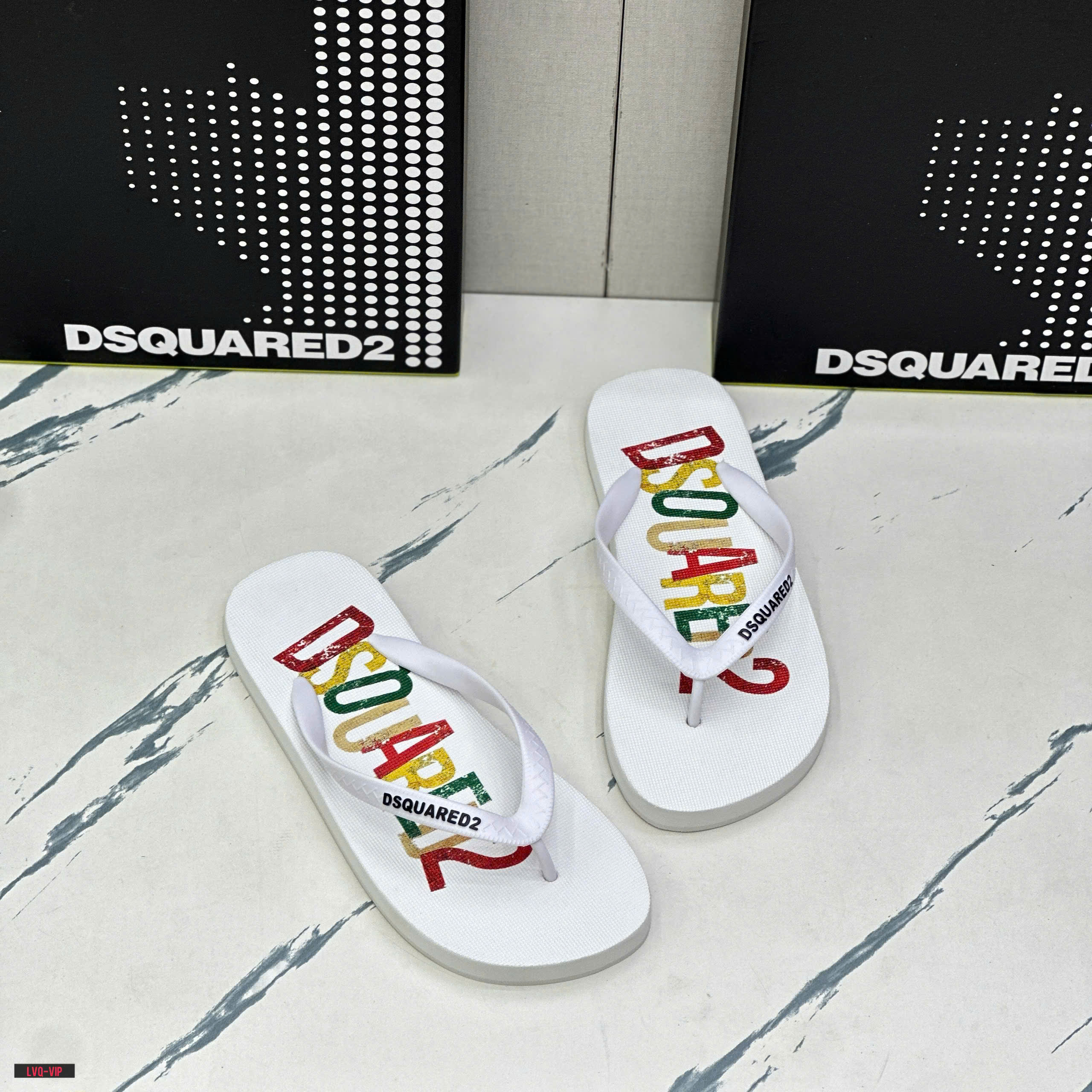Dép tông, xỏ ngón Dsquared2 DSQ2 họa tiết chữ màu sắc Like Auth on web fullbox bill thẻ LVQ