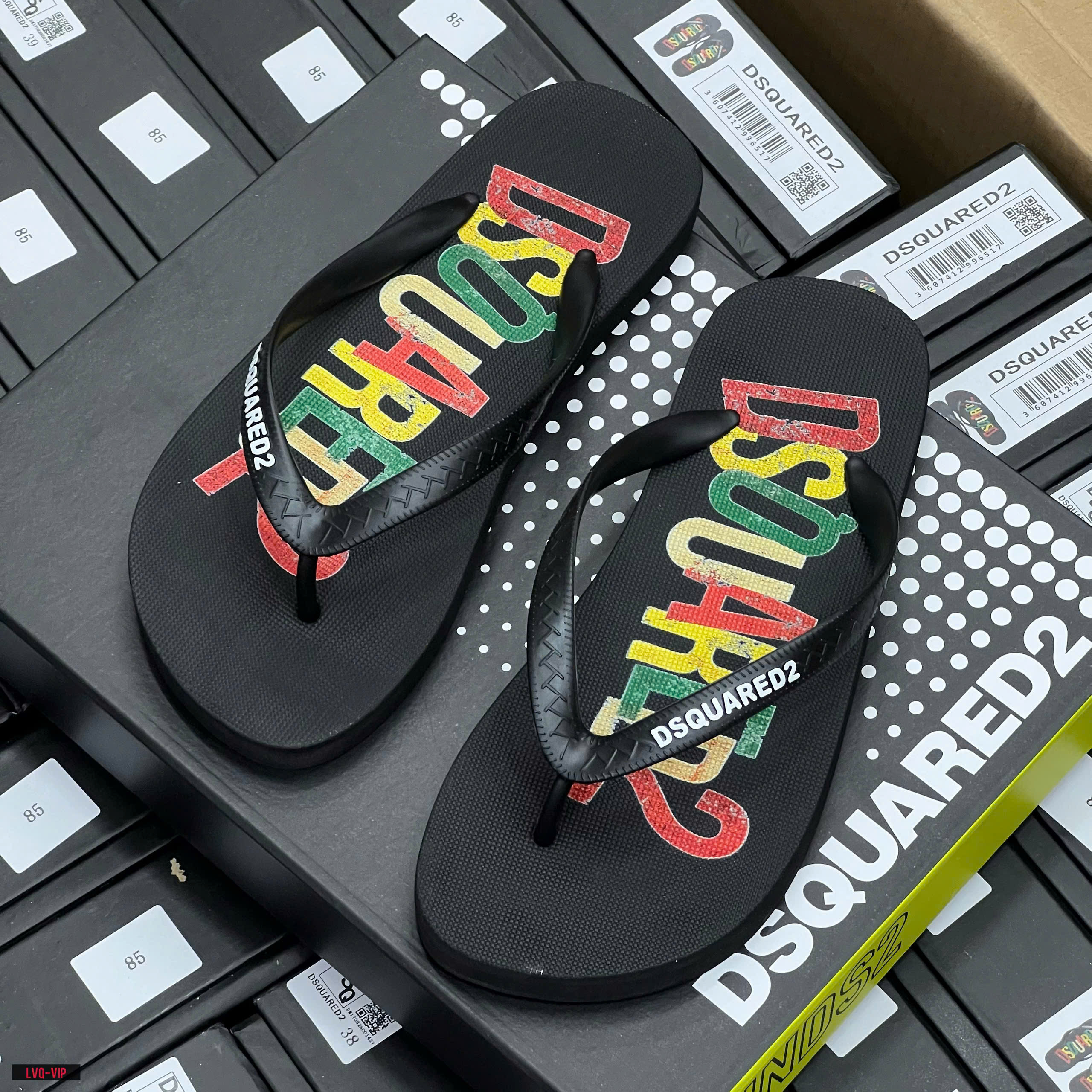 Dép tông, xỏ ngón Dsquared2 DSQ2 họa tiết chữ màu sắc Like Auth on web fullbox bill thẻ LVQ