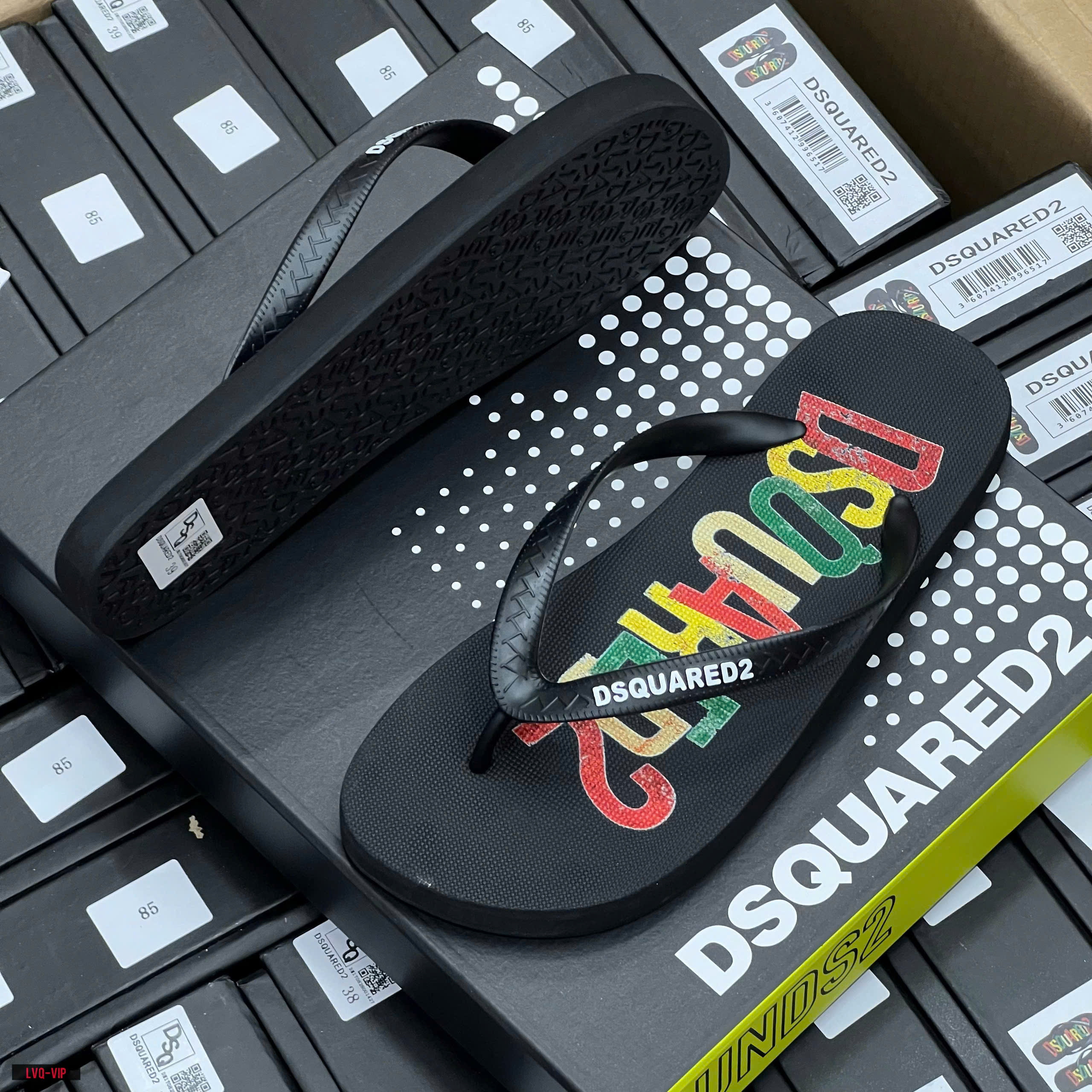 Dép tông, xỏ ngón Dsquared2 DSQ2 họa tiết chữ màu sắc Like Auth on web fullbox bill thẻ LVQ