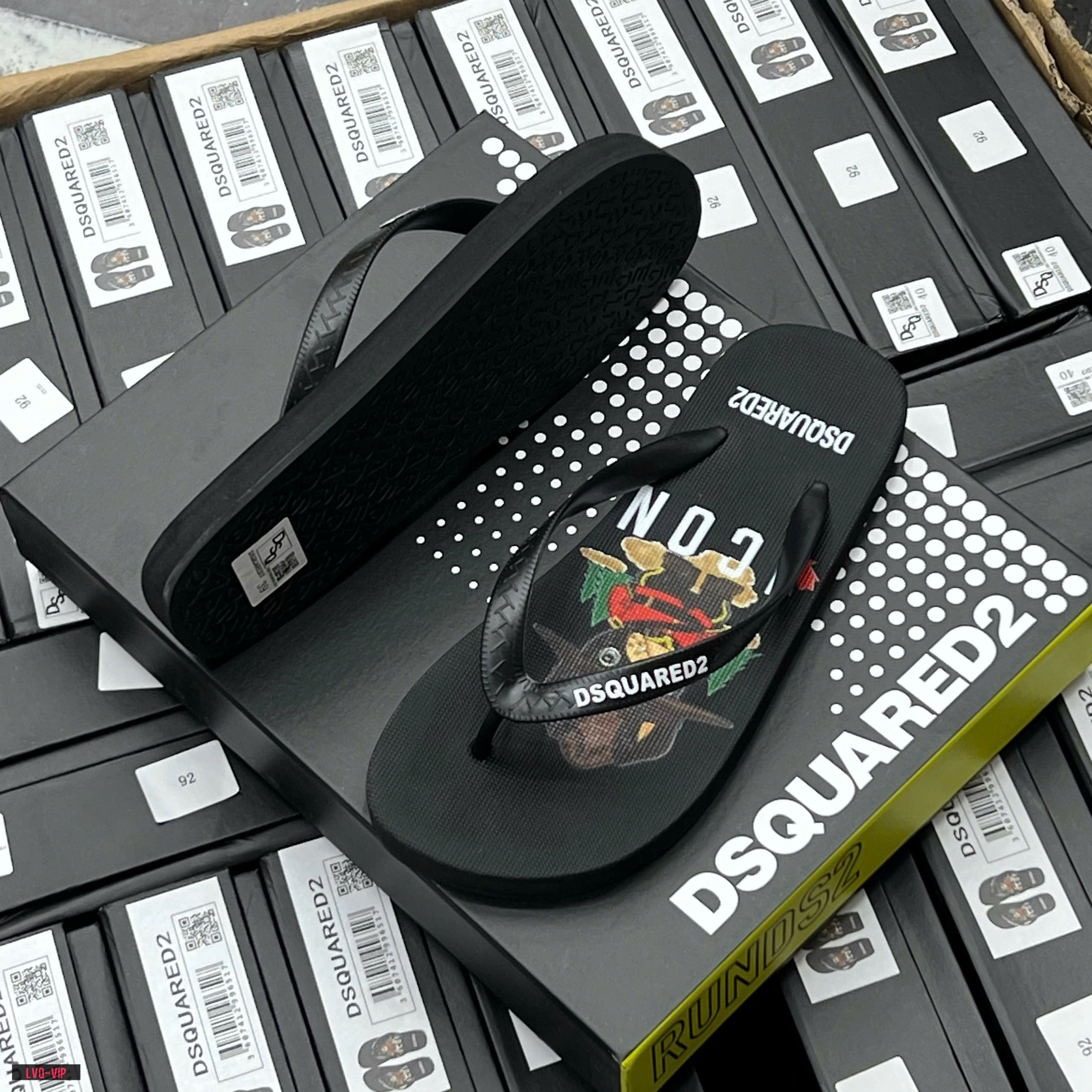 Dép tông, xỏ ngón Dsquared2 DSQ2 họa tiết Cún logo Icon Trắng Like Auth on web fullbox bill thẻ LVQ