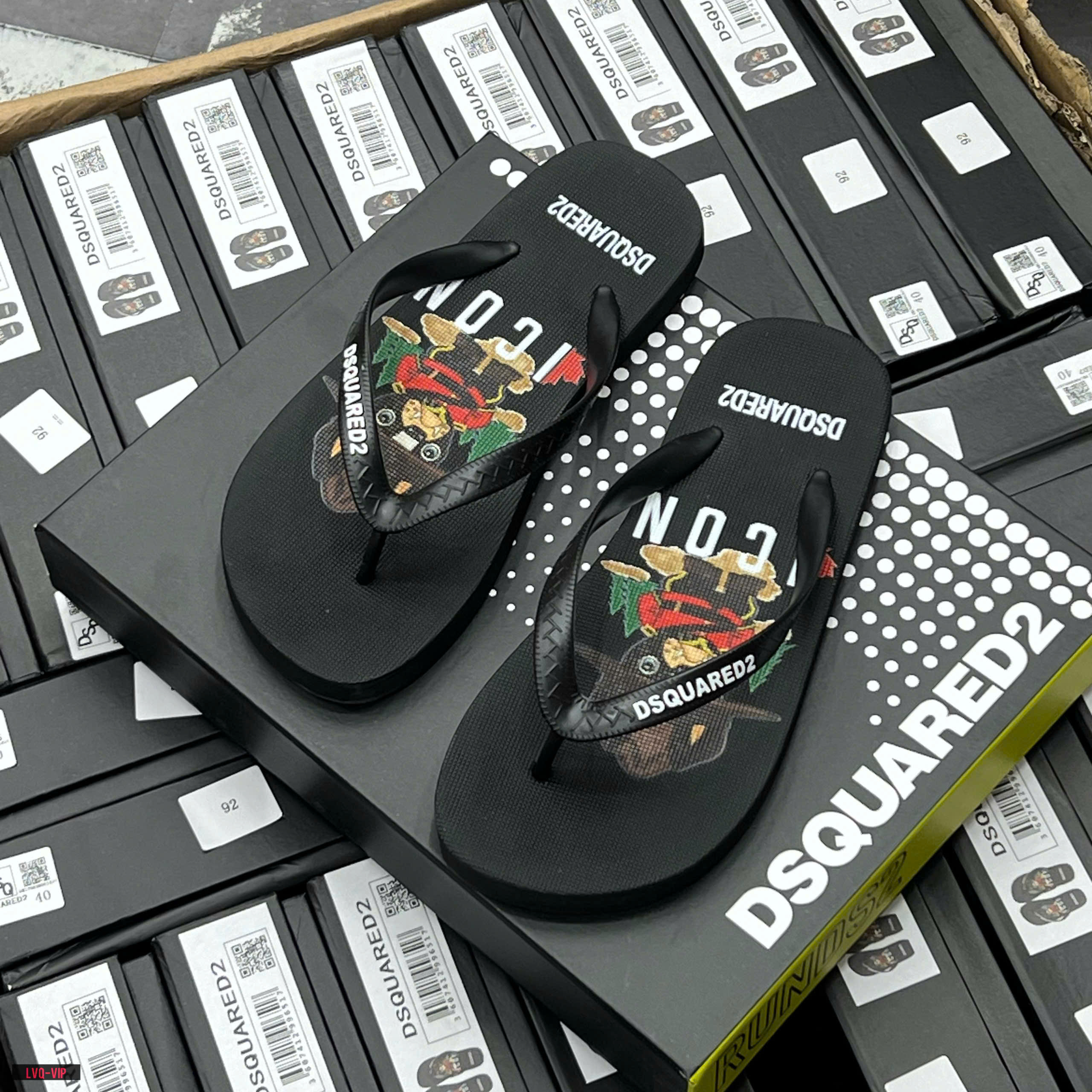 Dép tông, xỏ ngón Dsquared2 DSQ2 họa tiết Cún logo Icon Trắng Like Auth on web fullbox bill thẻ LVQ