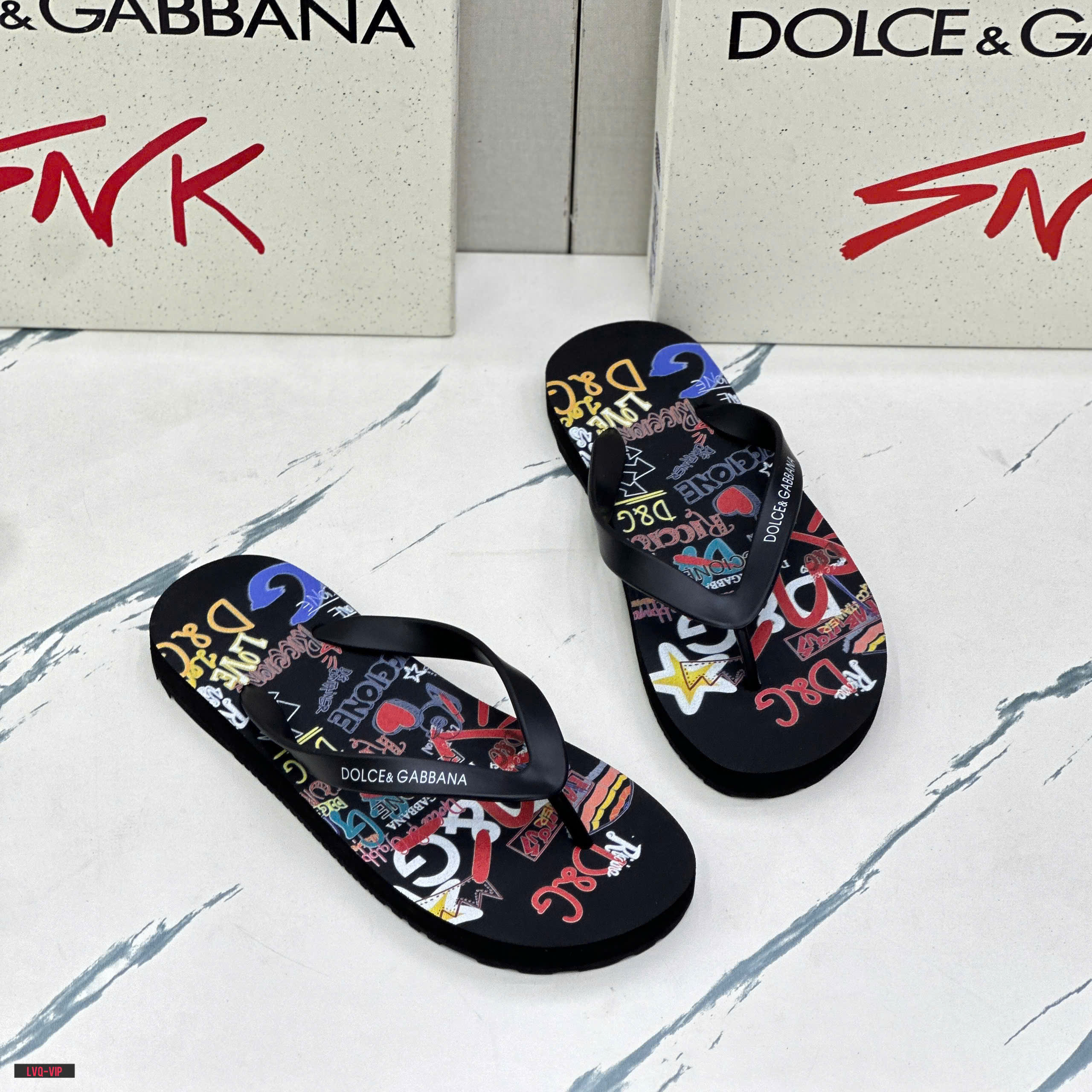Dép tông, xỏ ngón Dolce Gabbana DG Đen họa tiết chữ màu sắc Like Auth on web fullbox bill thẻ LVQ