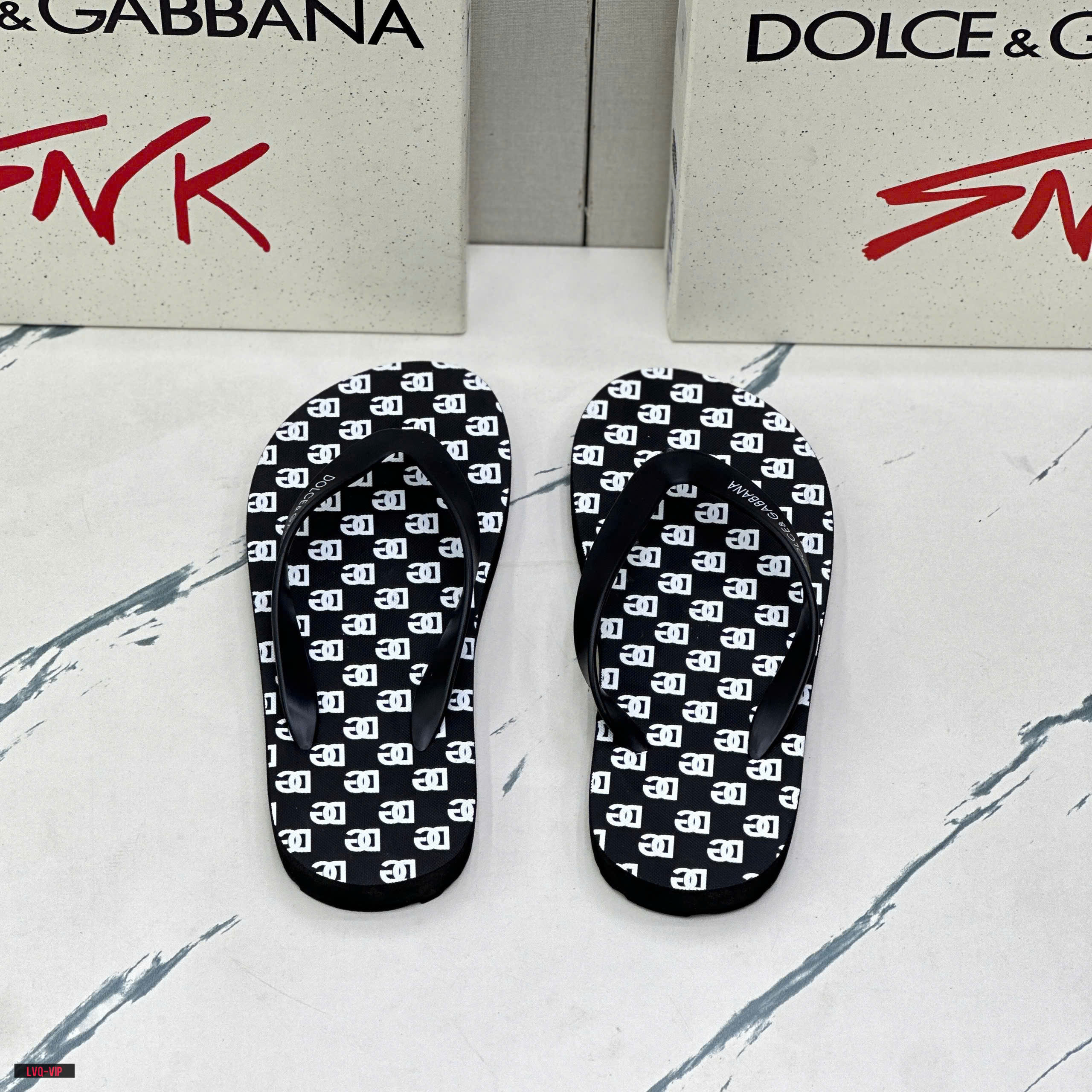 Dép tông, xỏ ngón Dolce Gabbana DG Đen họa tiết logo DG Trắng Like Auth on web fullbox bill thẻ LVQ