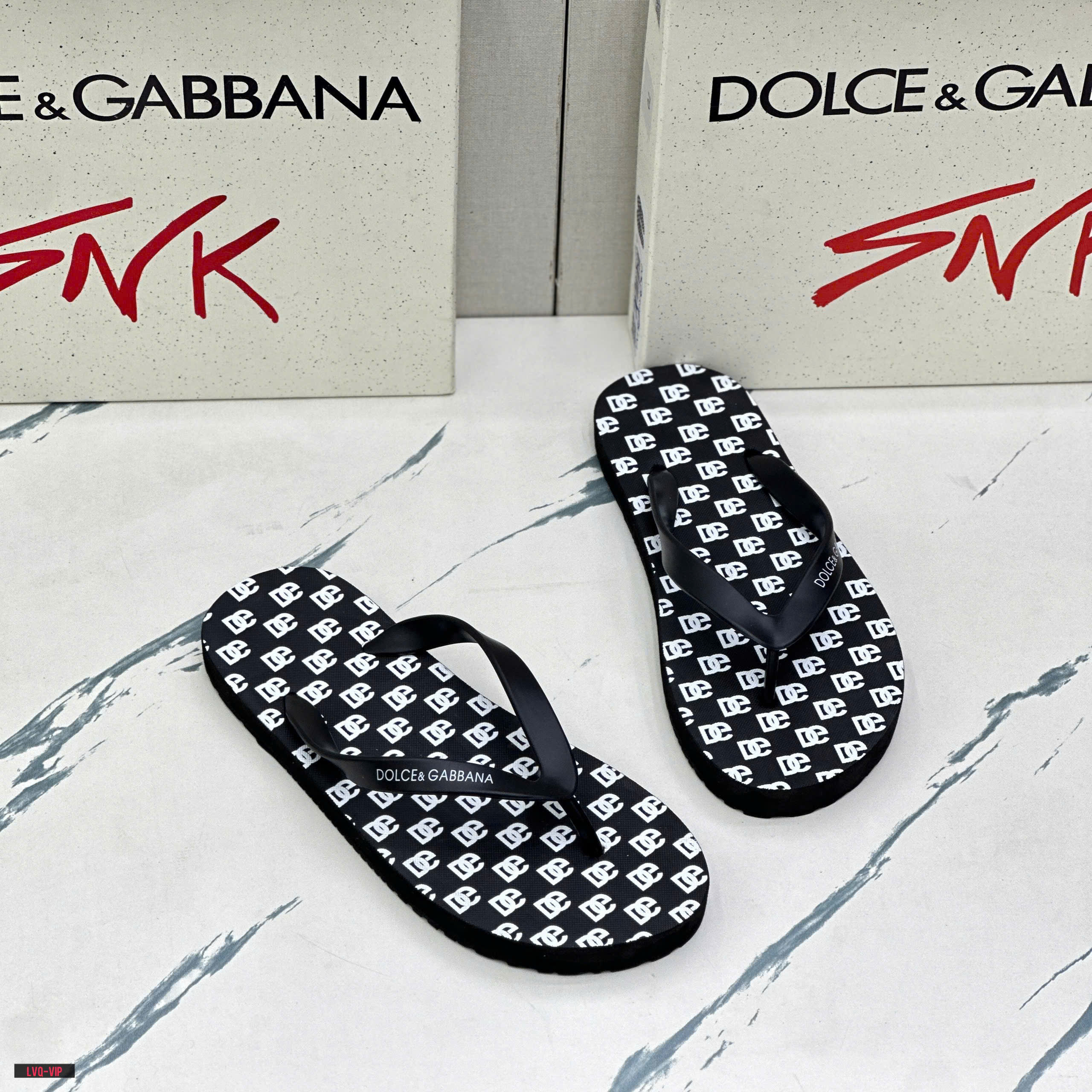 Dép tông, xỏ ngón Dolce Gabbana DG Đen họa tiết logo DG Trắng Like Auth on web fullbox bill thẻ LVQ