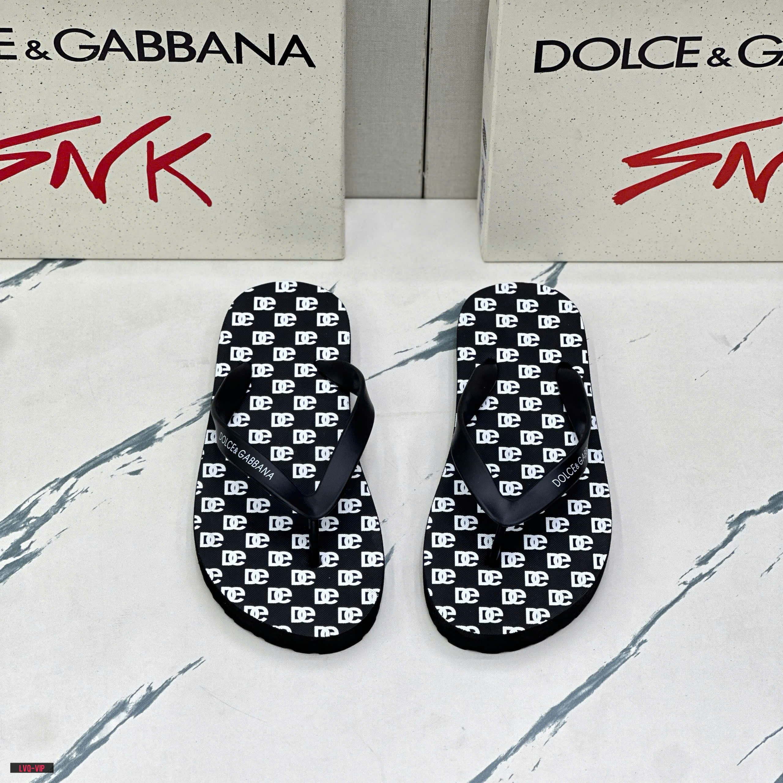 Dép tông, xỏ ngón Dolce Gabbana DG Đen họa tiết logo DG Trắng Like Auth on web fullbox bill thẻ LVQ