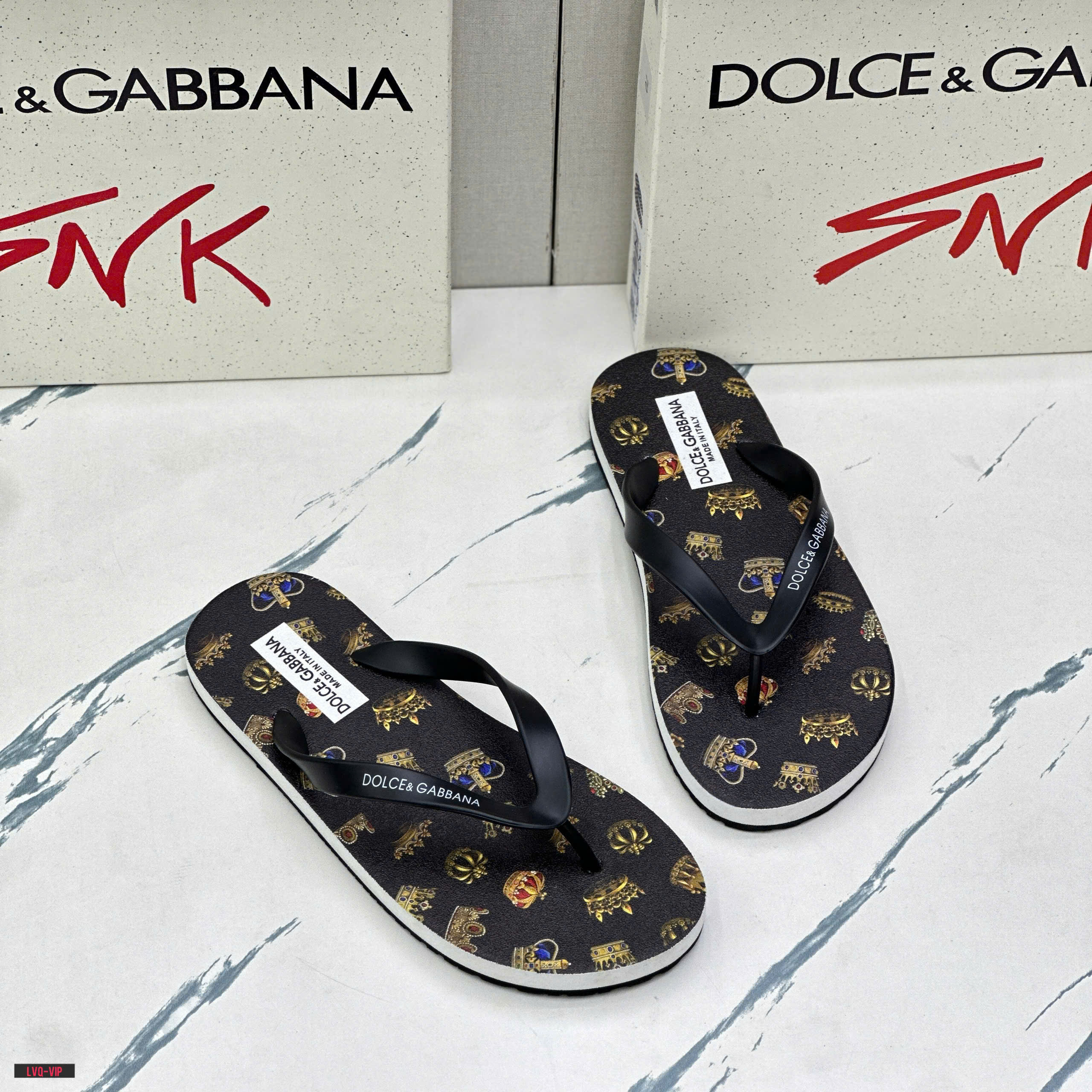 Dép tông, xỏ ngón Dolce Gabbana DG Đen họa tiết vương miện Like Auth on web fullbox bill thẻ LVQ