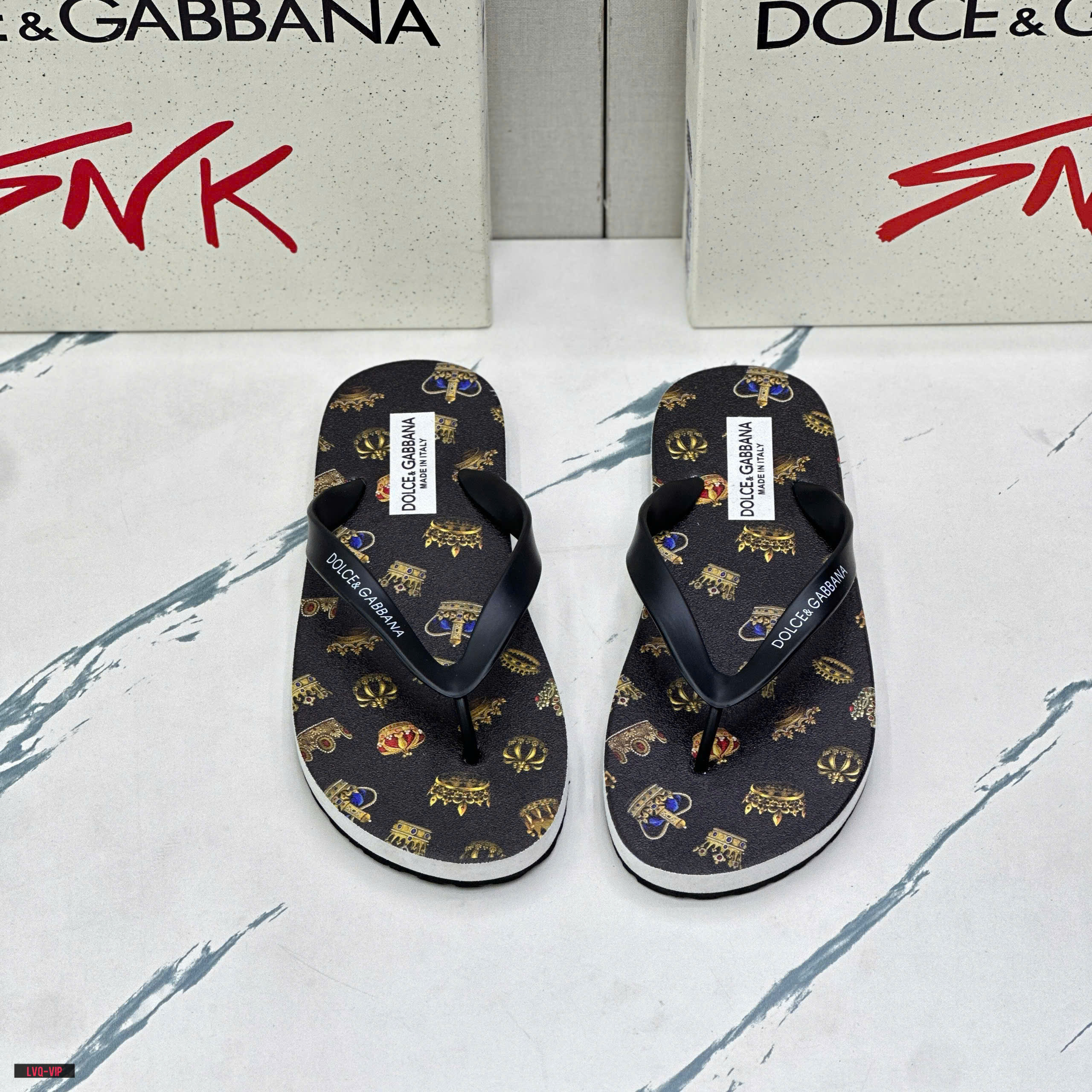 Dép tông, xỏ ngón Dolce Gabbana DG Đen họa tiết vương miện Like Auth on web fullbox bill thẻ LVQ