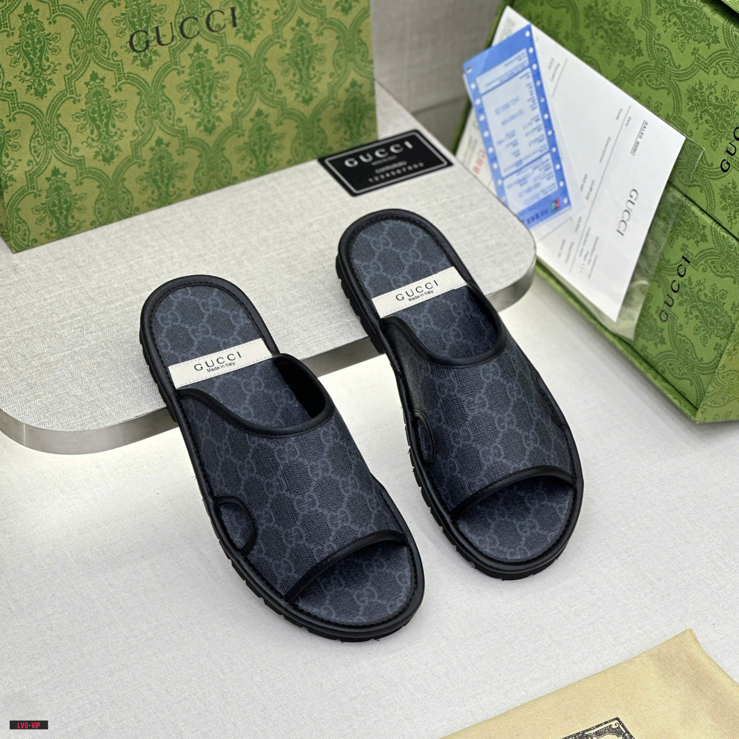 Dép lê quai ngang Gucci GC Đen họa tiết monogram logo GG viền da Like Auth on web fullbox bill thẻ LVQ DDT