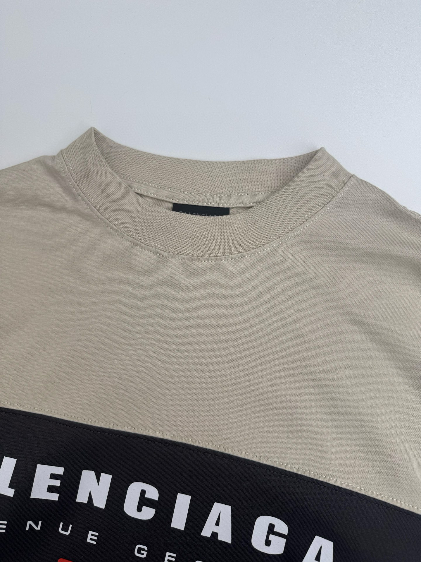 Áo phông T-shirt Balenciaga phối màu logo ngực Like Auth on web VTN