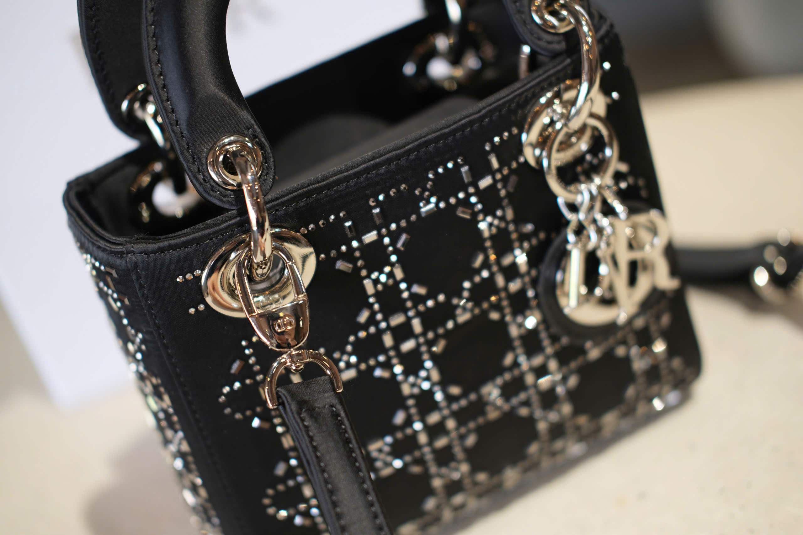 Túi nữ đeo chéo Dior CD Đen đính đá Like Auth on web fullbox bill thẻ DDT
