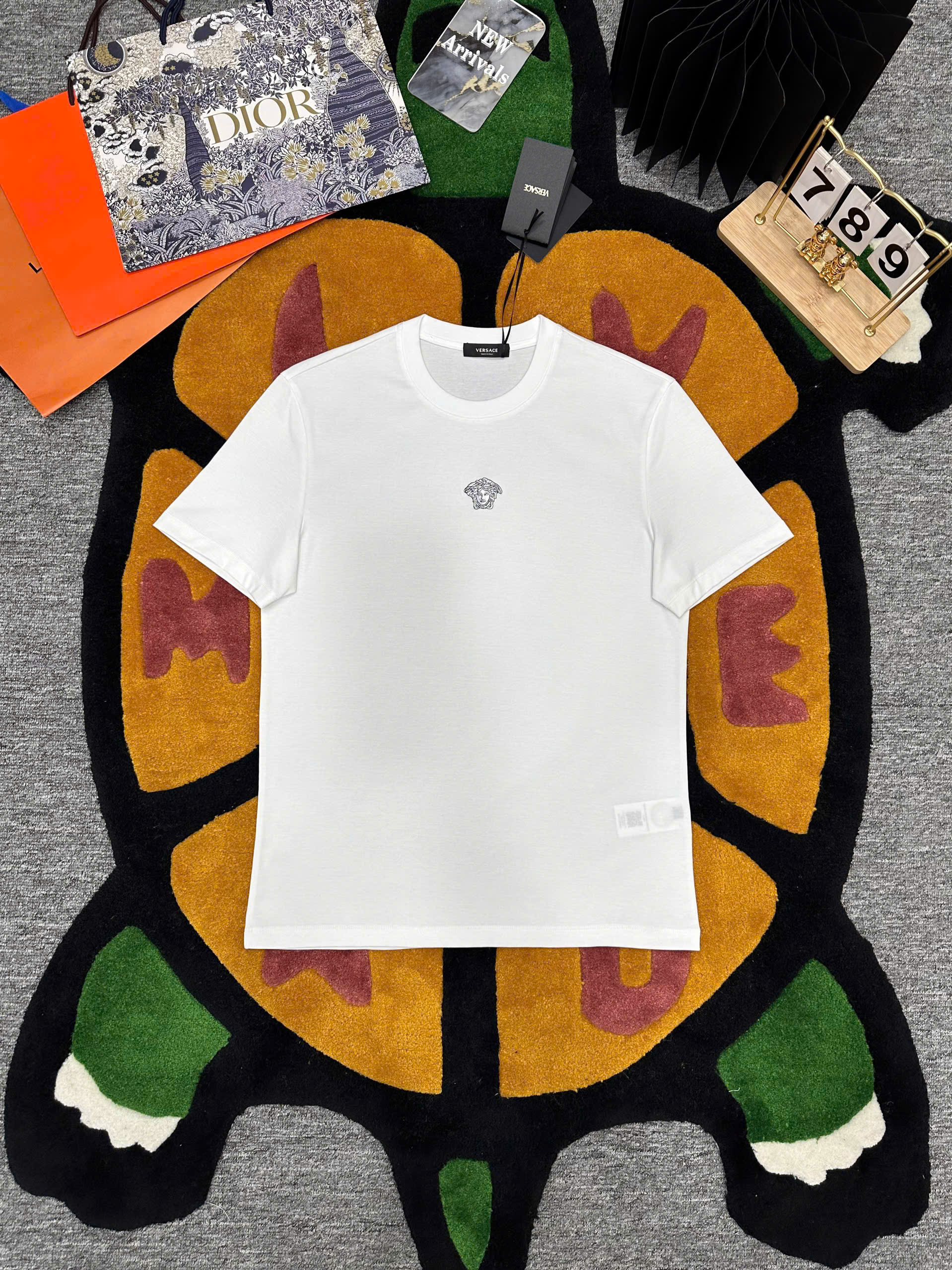Áo phông T-shirt Versace trơn basic logo mặt quỷ Medusa thêu ngực Like Auth on web MK
