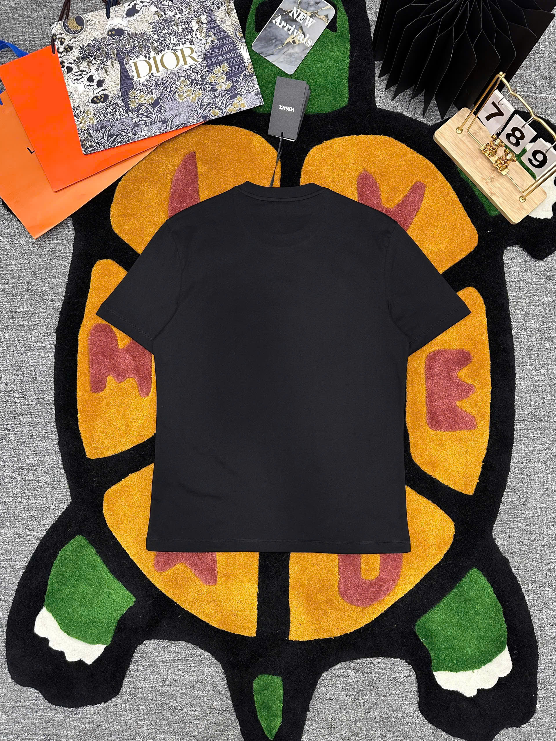 Áo phông T-shirt Versace trơn basic logo mặt quỷ Medusa thêu ngực Like Auth on web MK
