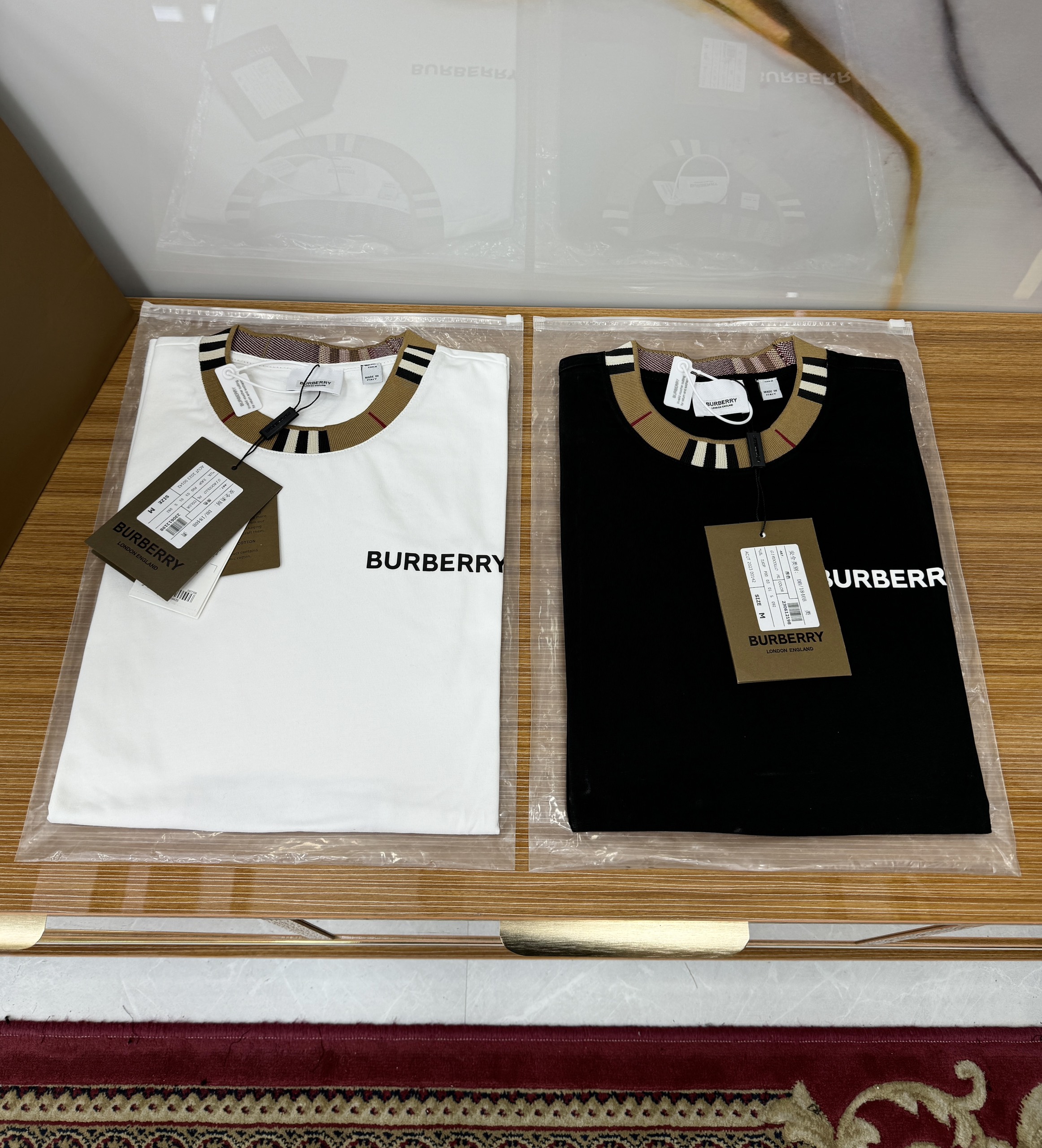 Áo phông T-shirt Burberry BBR logo chữ ngực phối kẻ sọc cổ sườn Like Auth on web CD