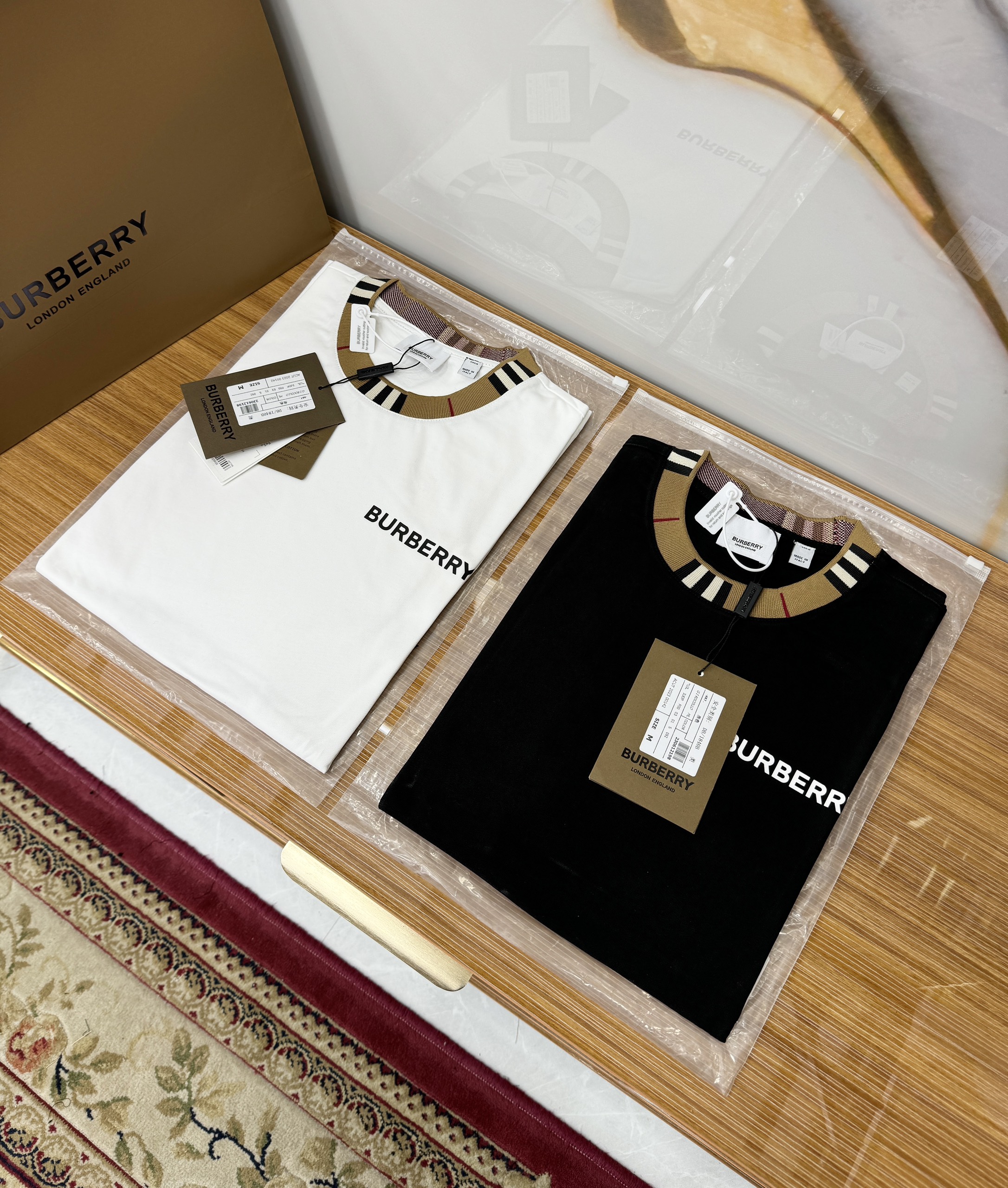 Áo phông T-shirt Burberry BBR logo chữ ngực phối kẻ sọc cổ sườn Like Auth on web CD
