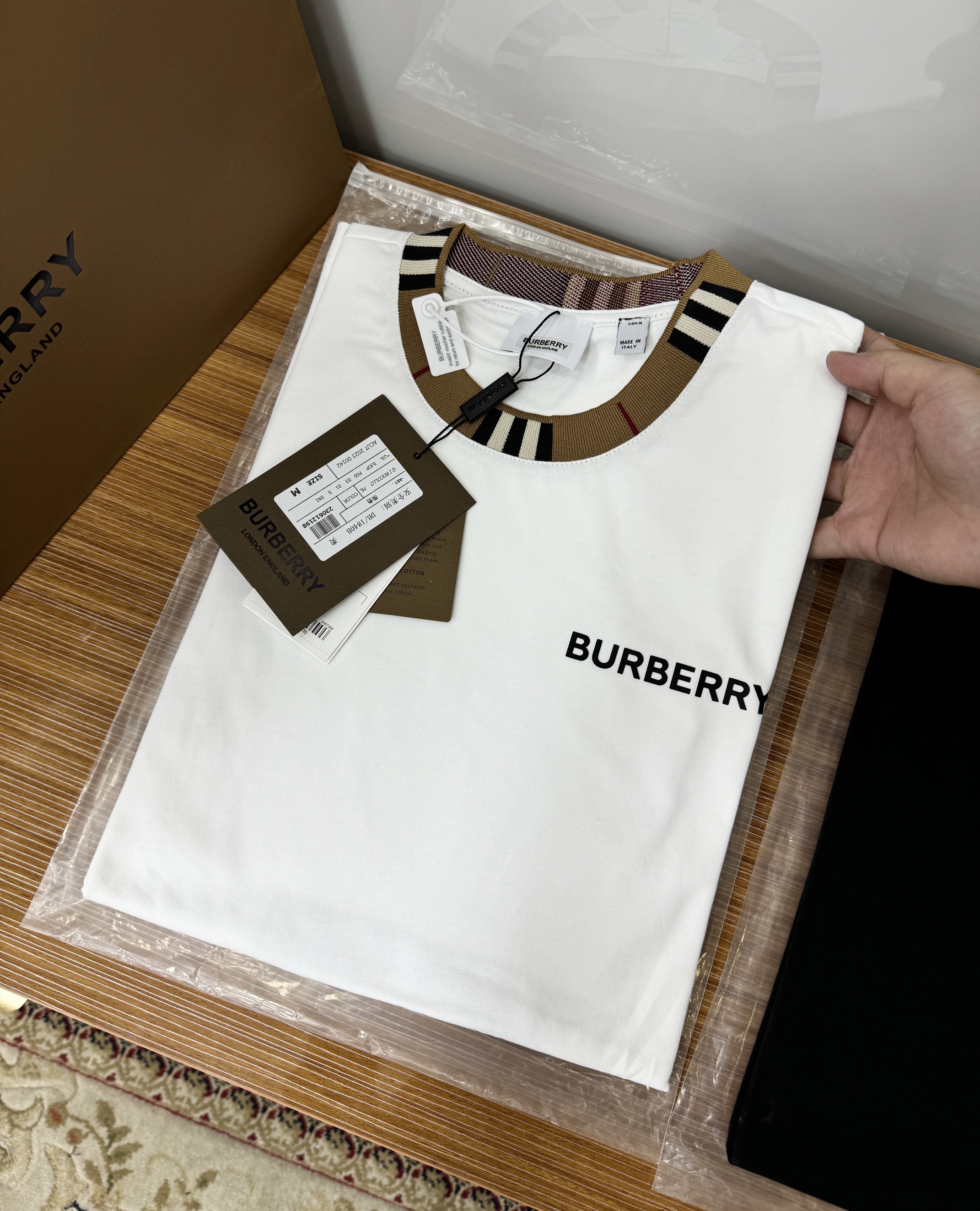 Áo phông T-shirt Burberry BBR logo chữ ngực phối kẻ sọc cổ sườn Like Auth on web CD