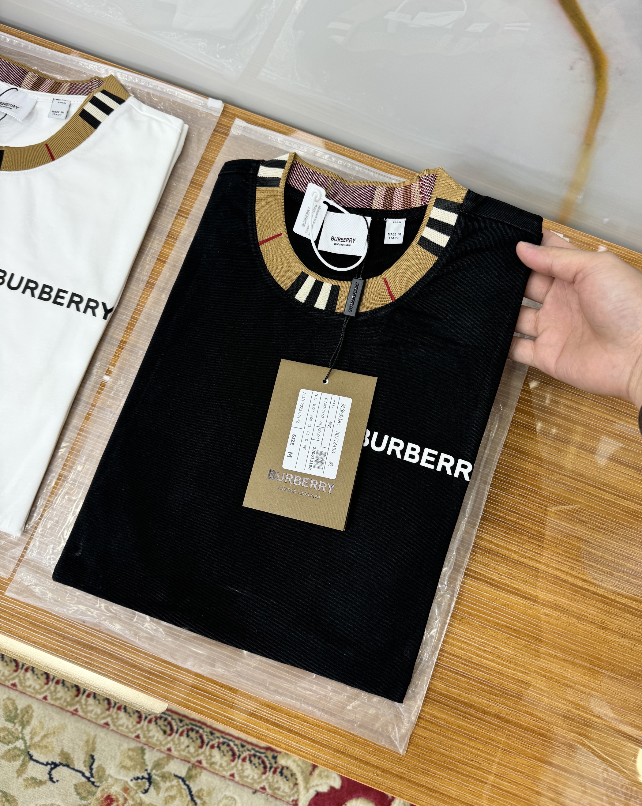Áo phông T-shirt Burberry BBR logo chữ ngực phối kẻ sọc cổ sườn Like Auth on web CD