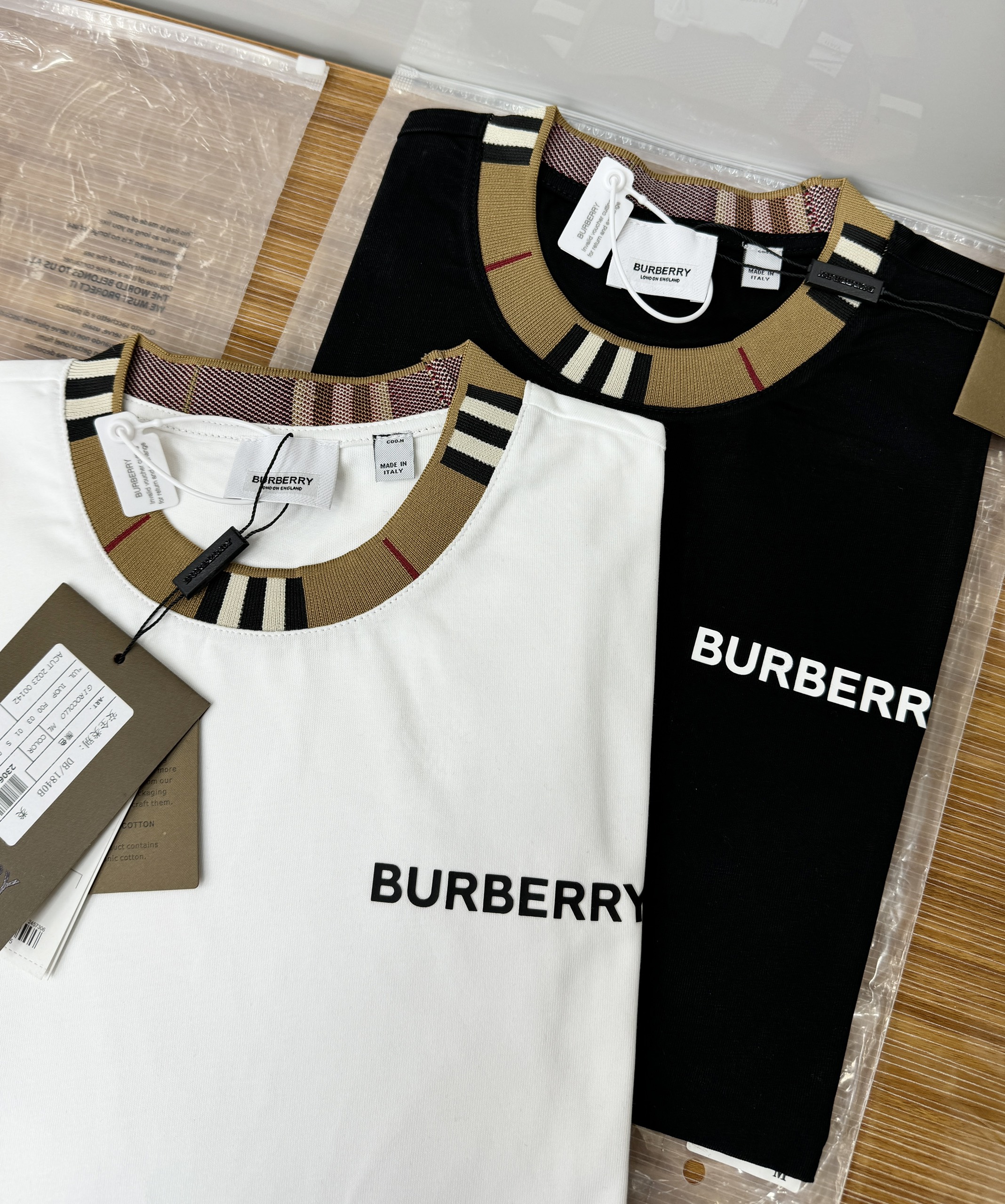 Áo phông T-shirt Burberry BBR logo chữ ngực phối kẻ sọc cổ sườn Like Auth on web CD