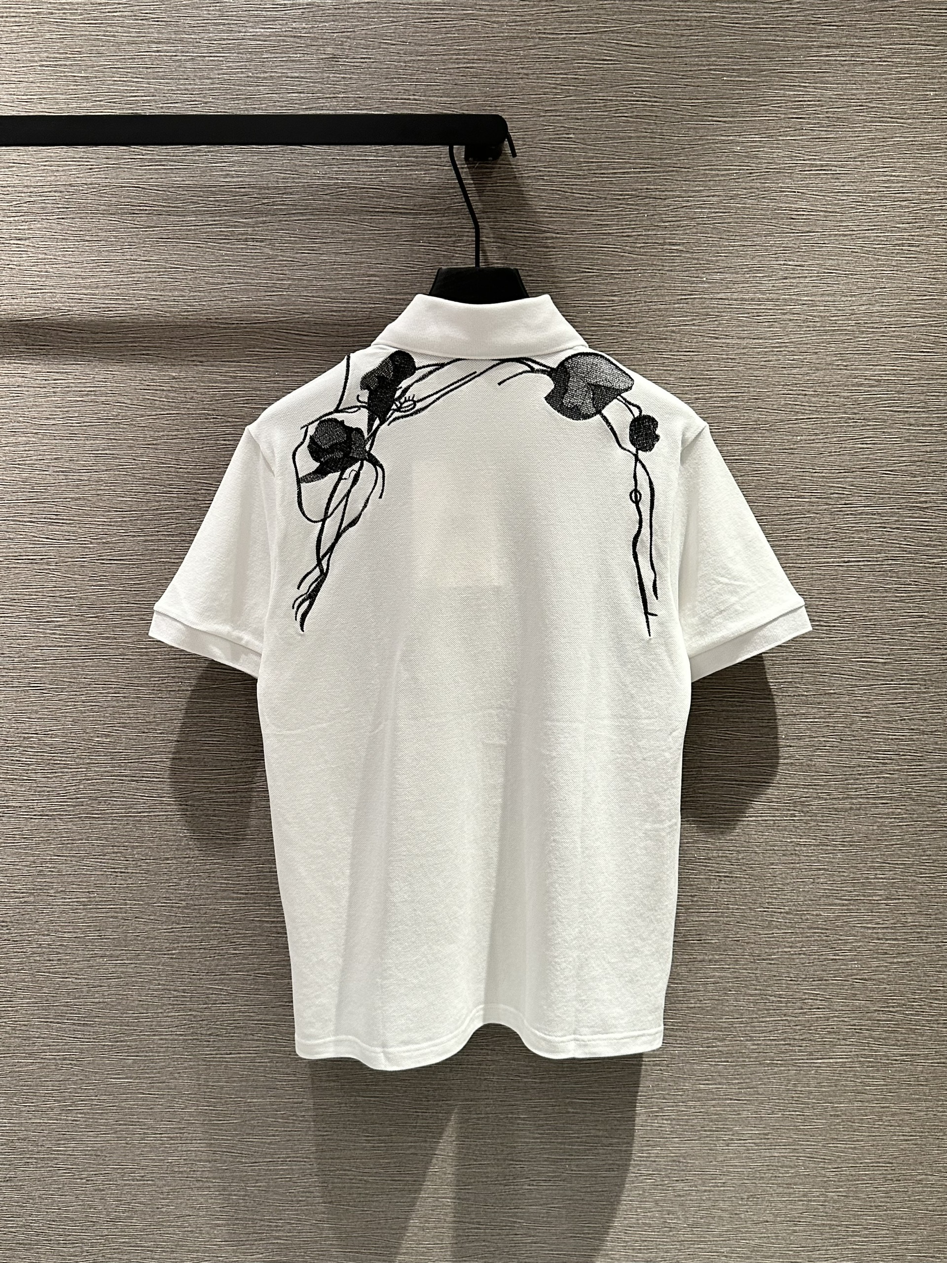 Áo polo McQueen MC họa thêu vai Like Auth 1-1 on web VTN