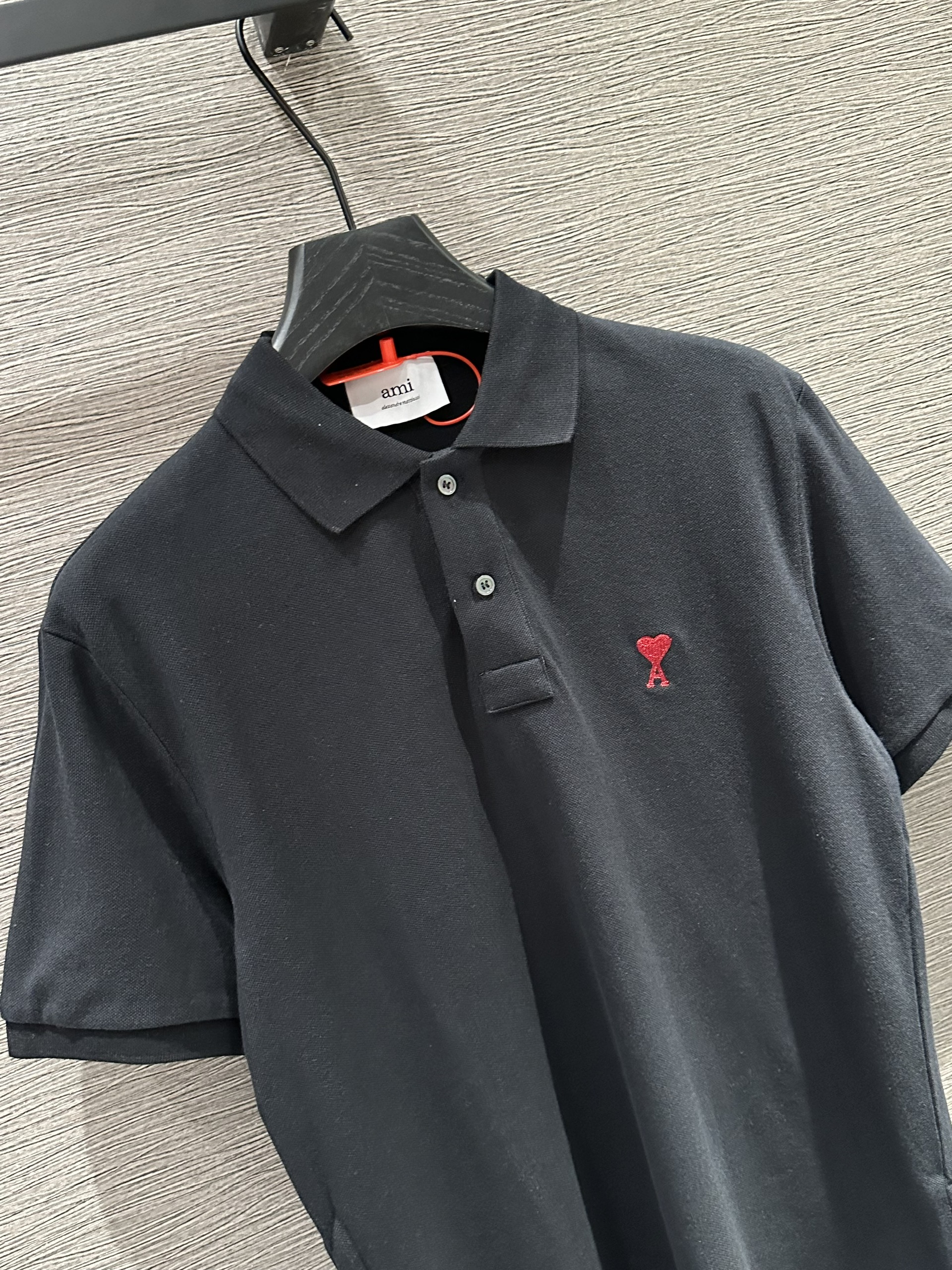 Áo polo Amiri Đen logo A trái tim Đỏ thêu ngực Like Auth 1-1 on web VTN