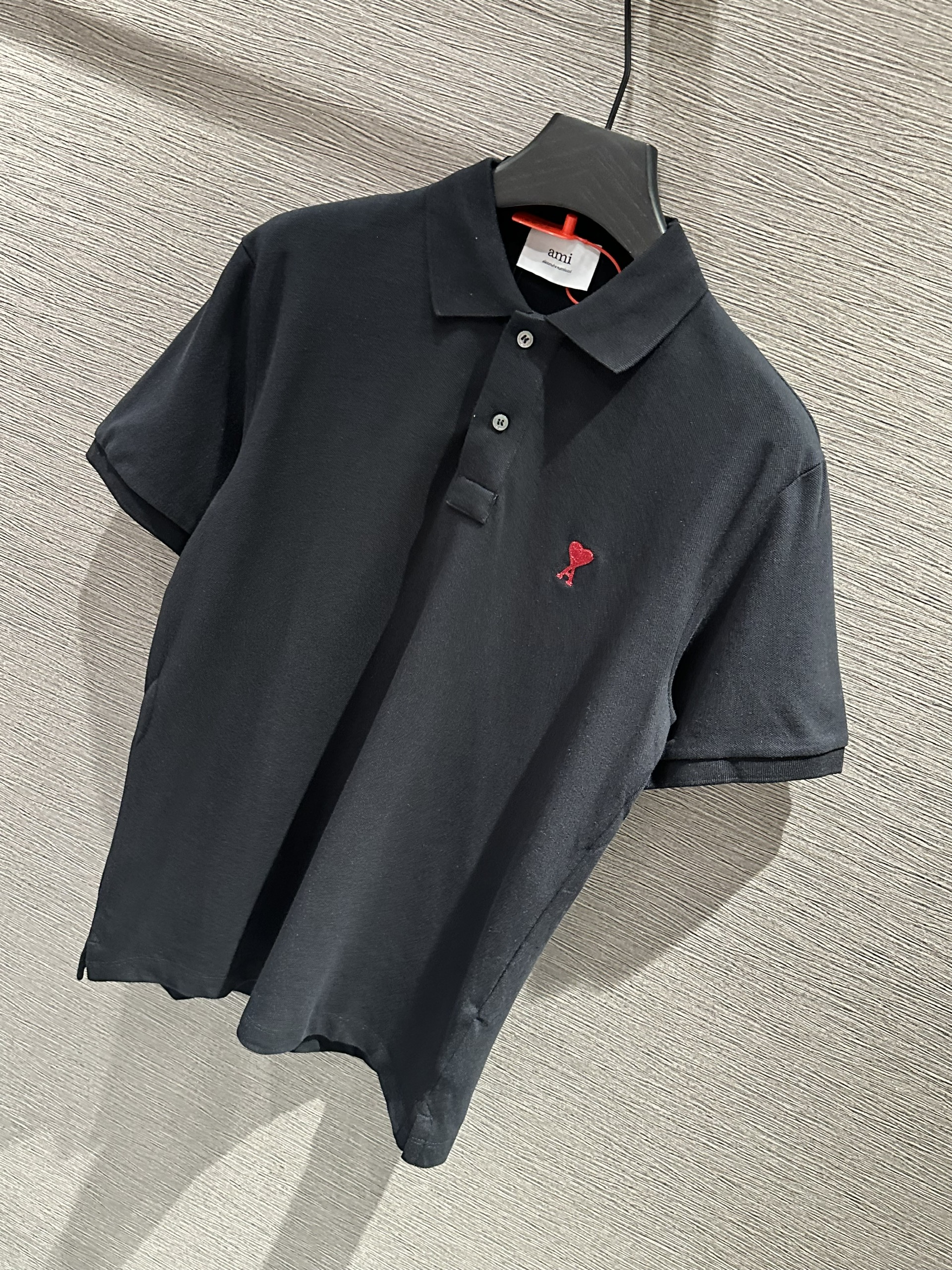Áo polo Amiri Đen logo A trái tim Đỏ thêu ngực Like Auth 1-1 on web VTN