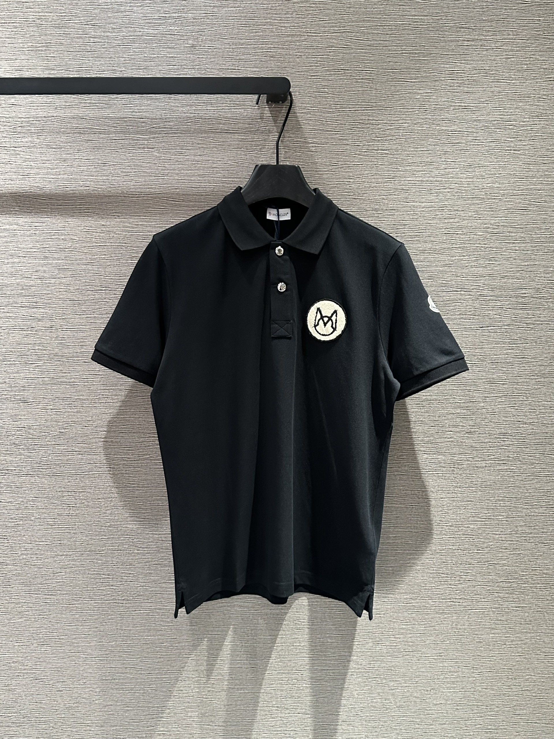 Áo polo Moncler M logo lông xù  thêu ngực Like Auth 1-1 on web VTN