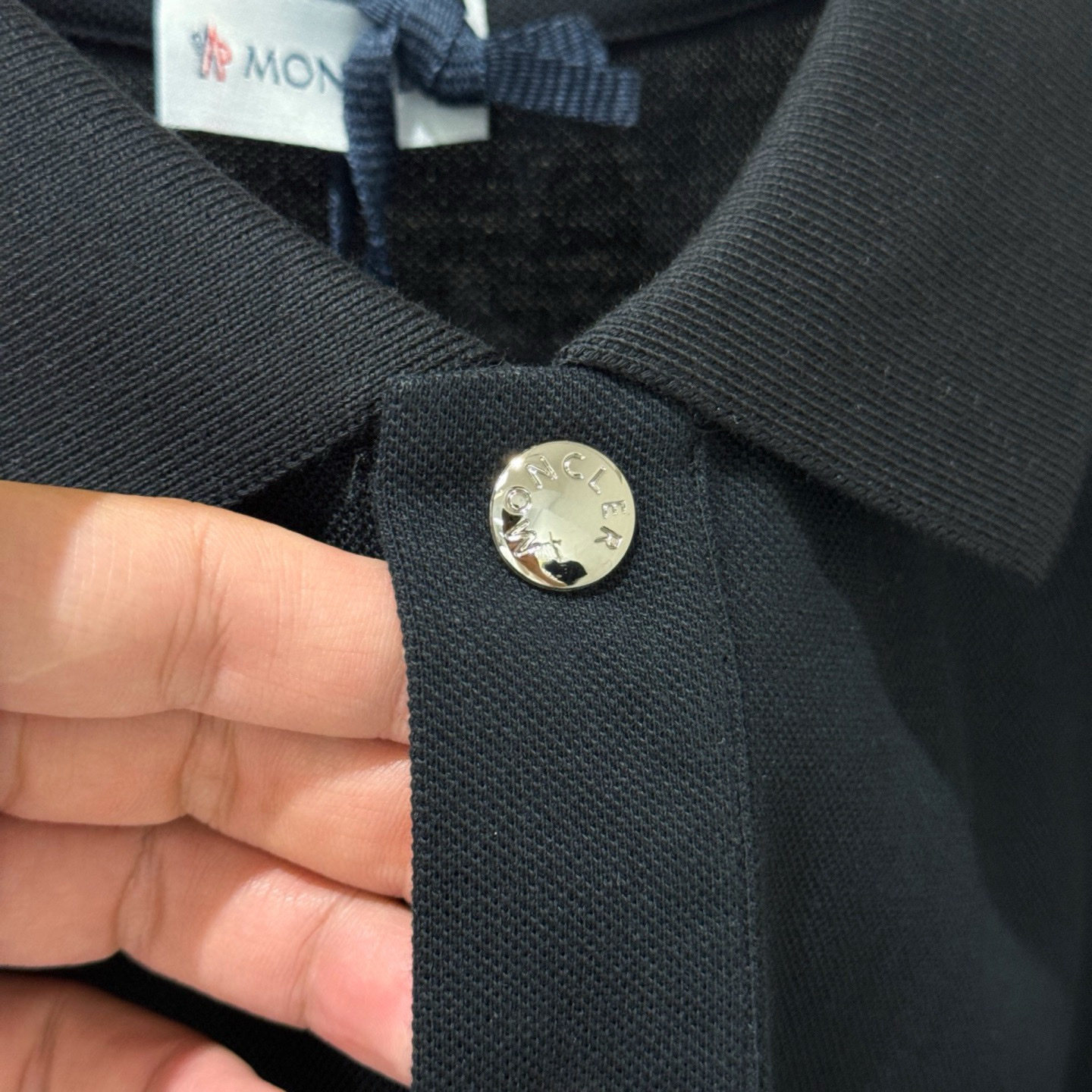 Áo polo Moncler M logo lông xù  thêu ngực Like Auth 1-1 on web VTN