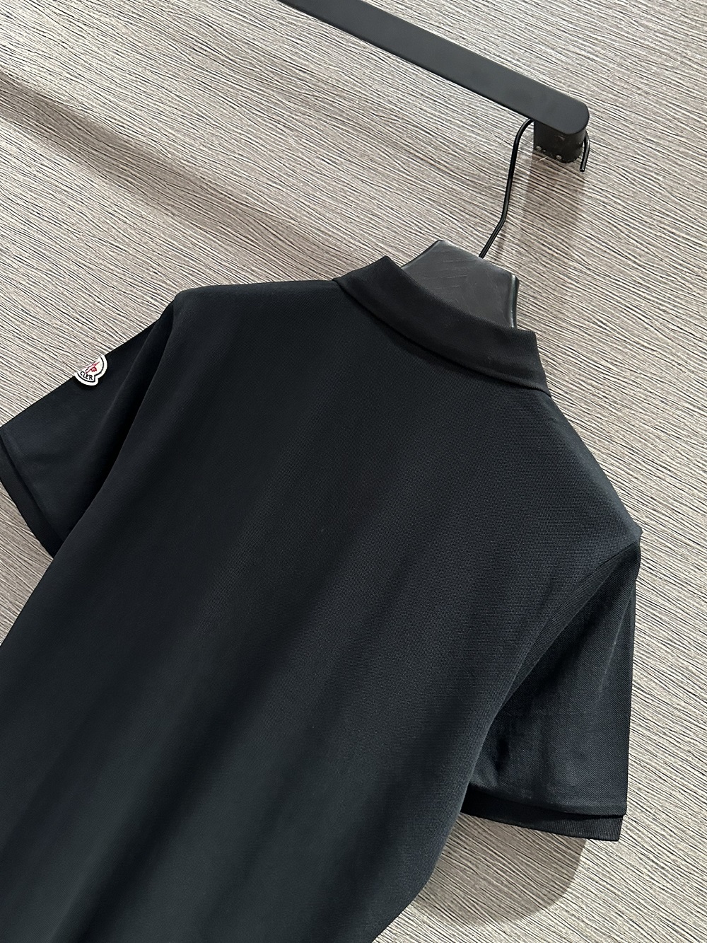 Áo polo Moncler M logo lông xù  thêu ngực Like Auth 1-1 on web VTN
