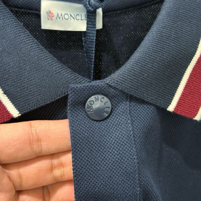 Áo polo Moncler M logo thêu tay phối kẻ sọc Đỏ Like Auth 1-1 on web VTN