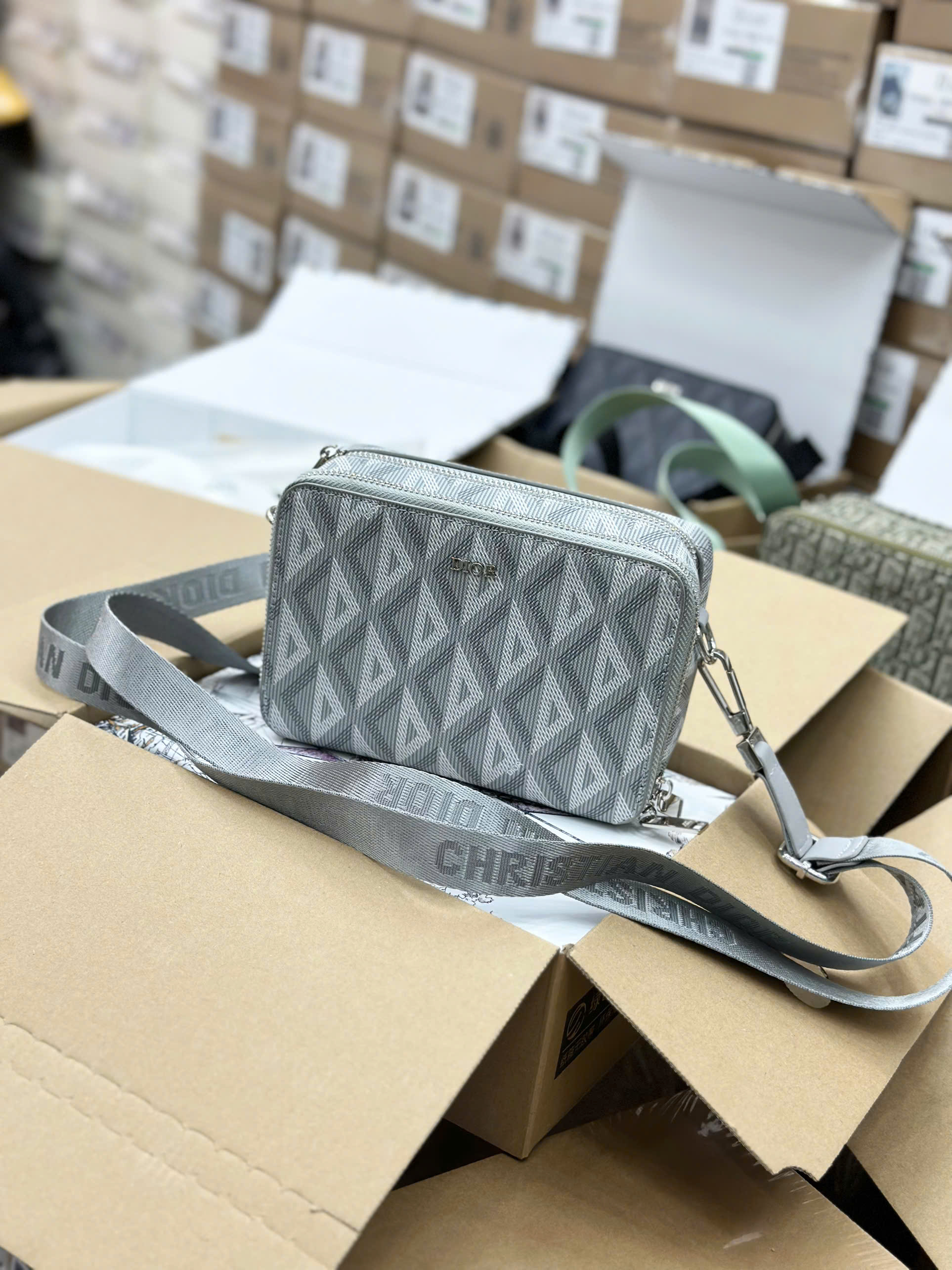 Túi vuông đeo chéo Dior CD họa tiết hình thoi kim cương Like Auth on web fullbox bill thẻ MVT