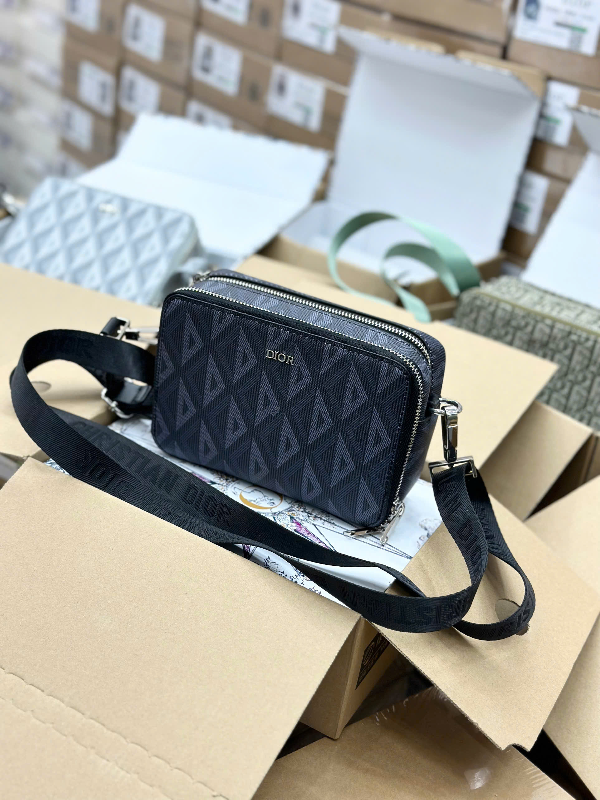 Túi vuông đeo chéo Dior CD họa tiết hình thoi kim cương Like Auth on web fullbox bill thẻ MVT