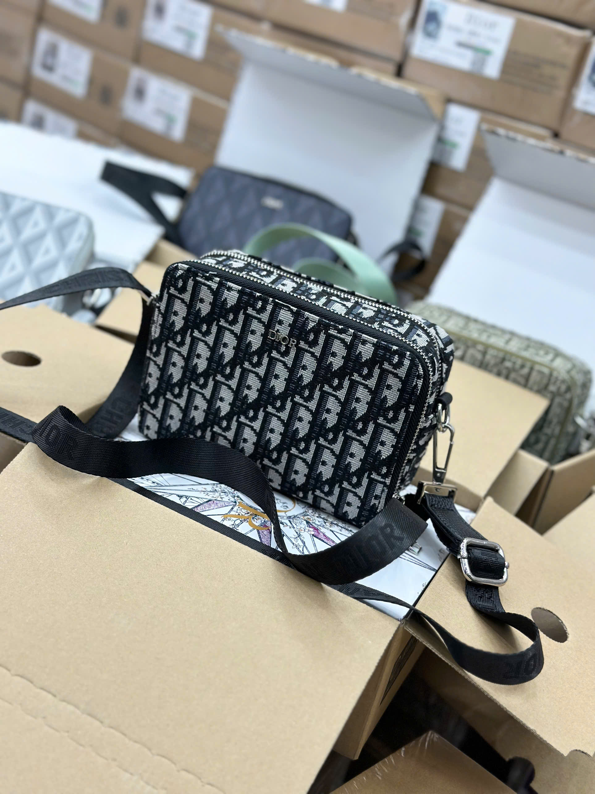 Túi vuông đeo chéo Dior CD họa tiết hình thoi kim cương Like Auth on web fullbox bill thẻ MVT