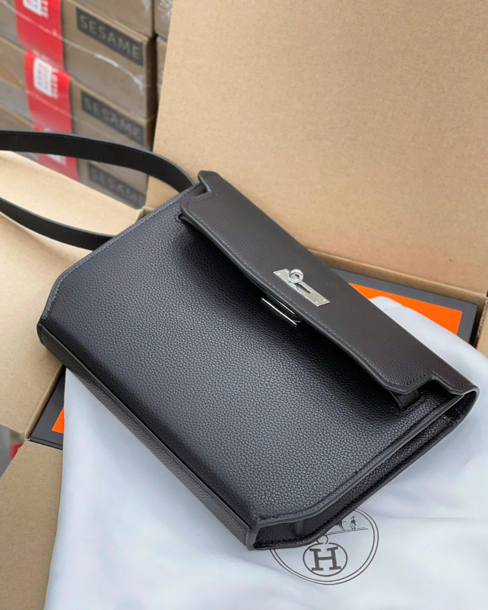 Túi Clutch cầm tay Hermes HM Đen trơn nắp gập Like Auth Fullbox phụ kiện MVT