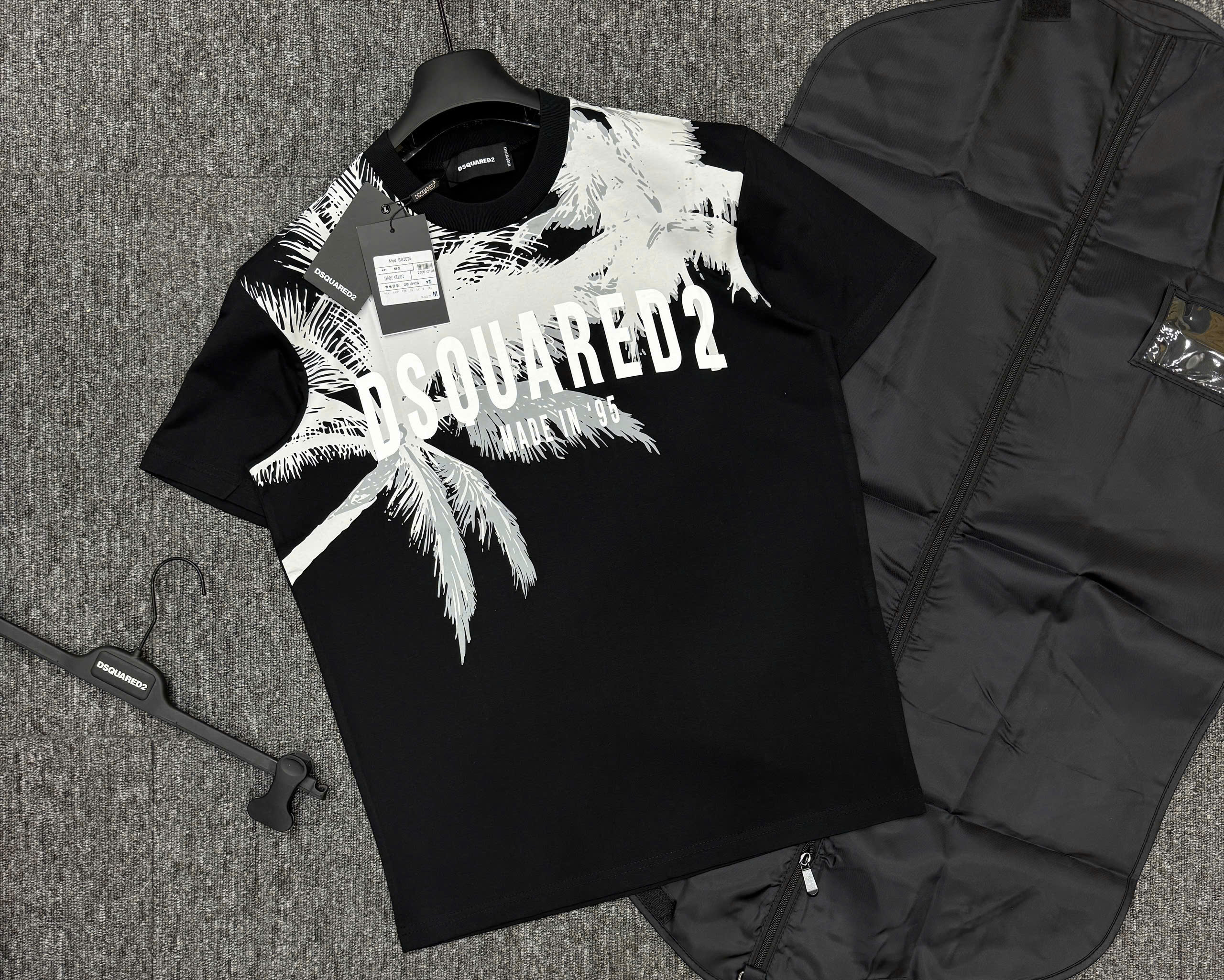 Áo phông T-shirt Dsquared2 DSQ2 họa tiết cây dừa logo chữ ngực Like Auth on web MK