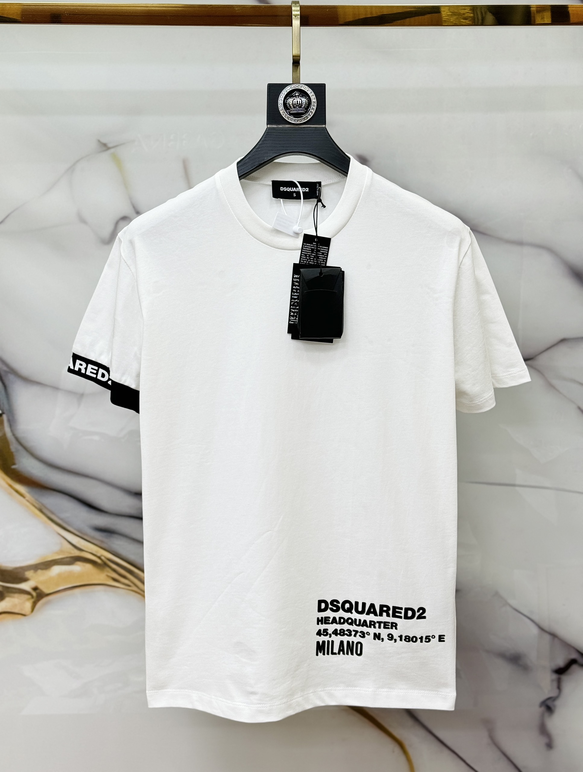 Áo phông T-shirt Dsquared2 DSQ2 logo chữ cạp Like Auth on web CD