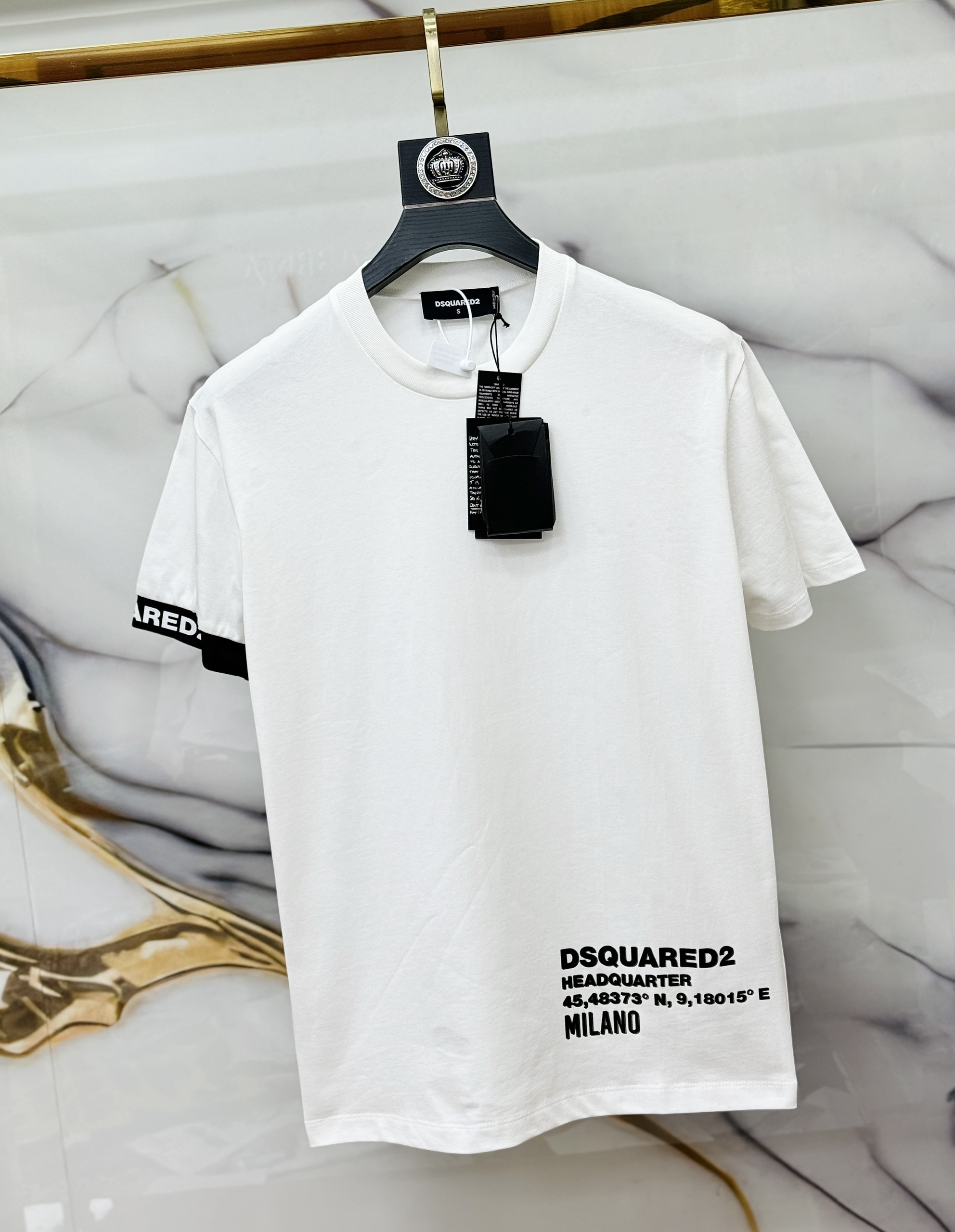 Áo phông T-shirt Dsquared2 DSQ2 logo chữ cạp Like Auth on web CD