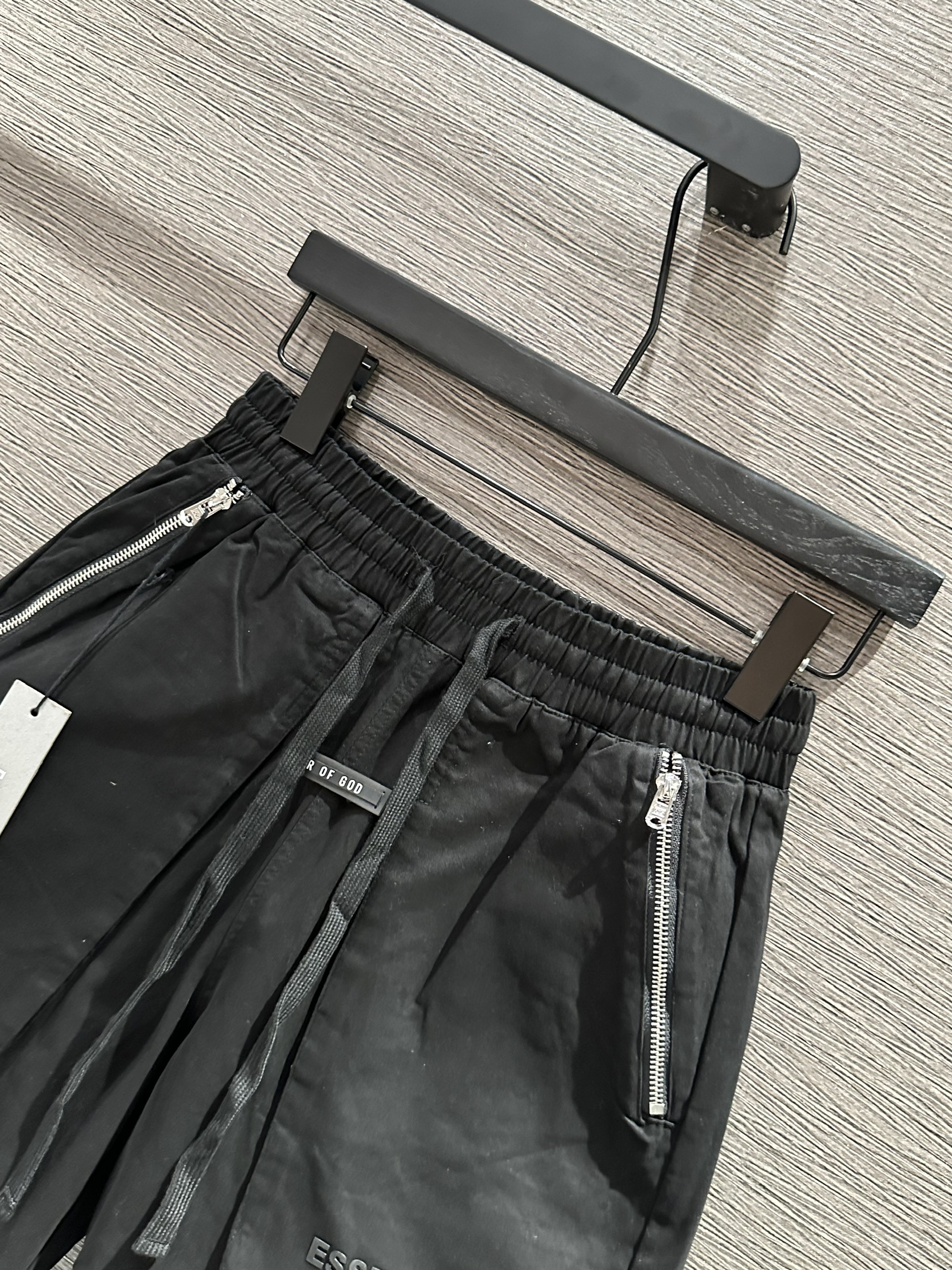 Quần short Essentials Đen túi khóa zip Like Auth 1-1 on web VTN