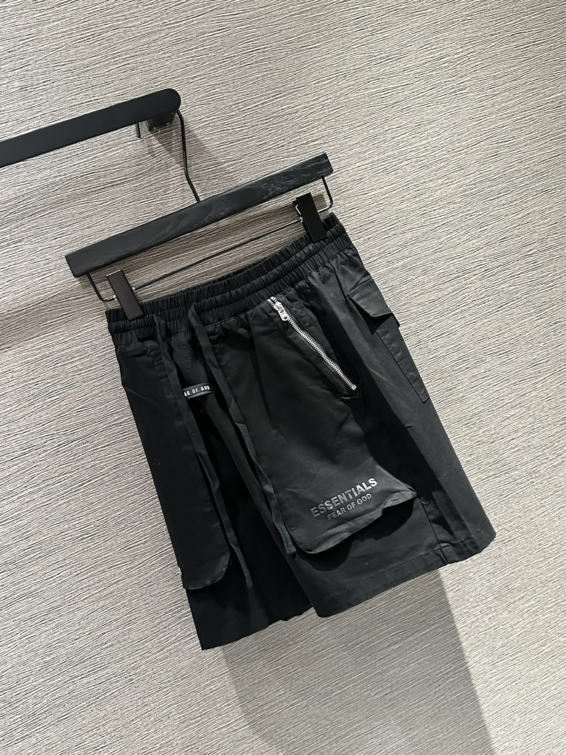Quần short Essentials Đen túi khóa zip Like Auth 1-1 on web VTN