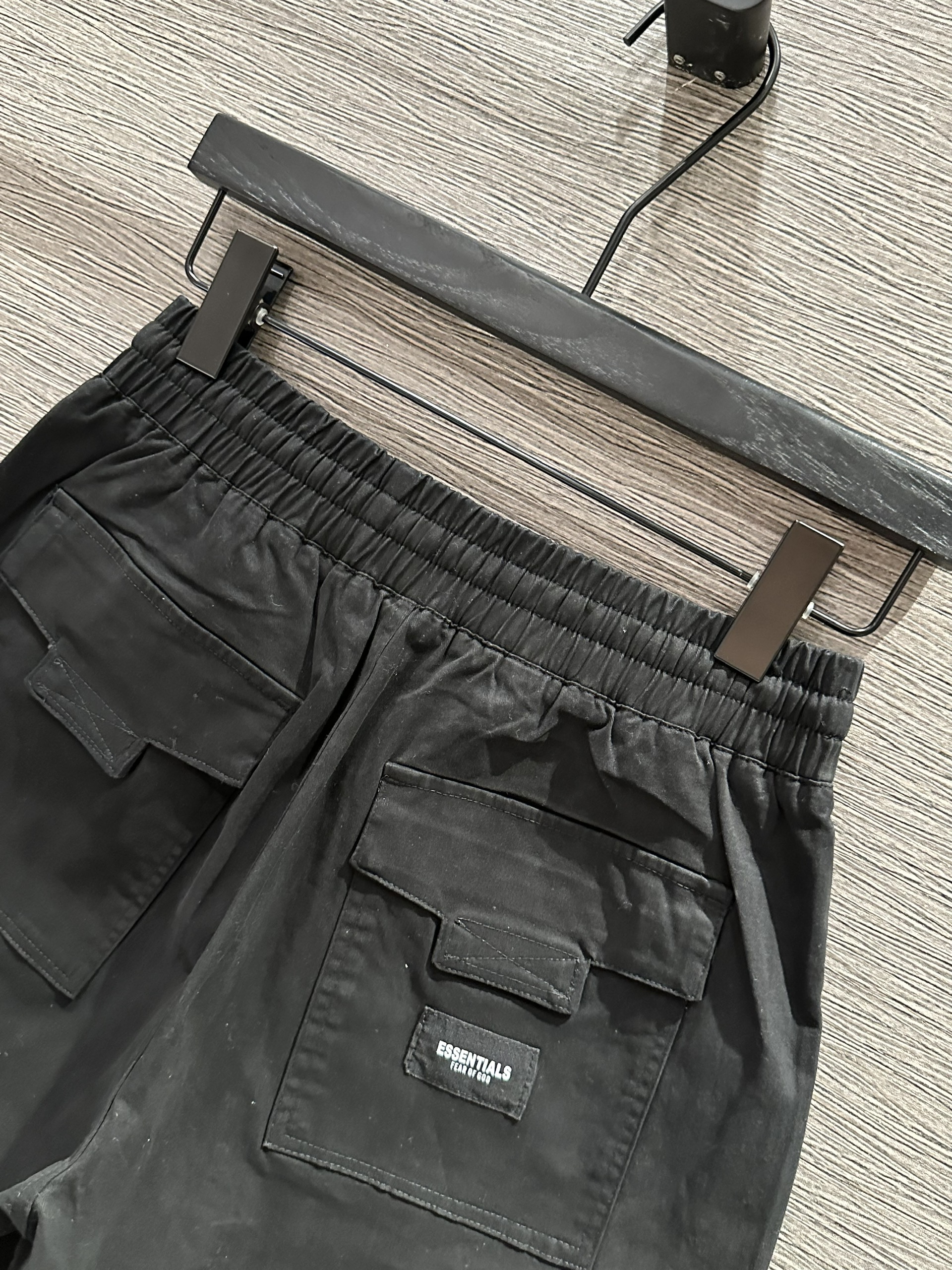 Quần short Essentials Đen túi khóa zip Like Auth 1-1 on web VTN